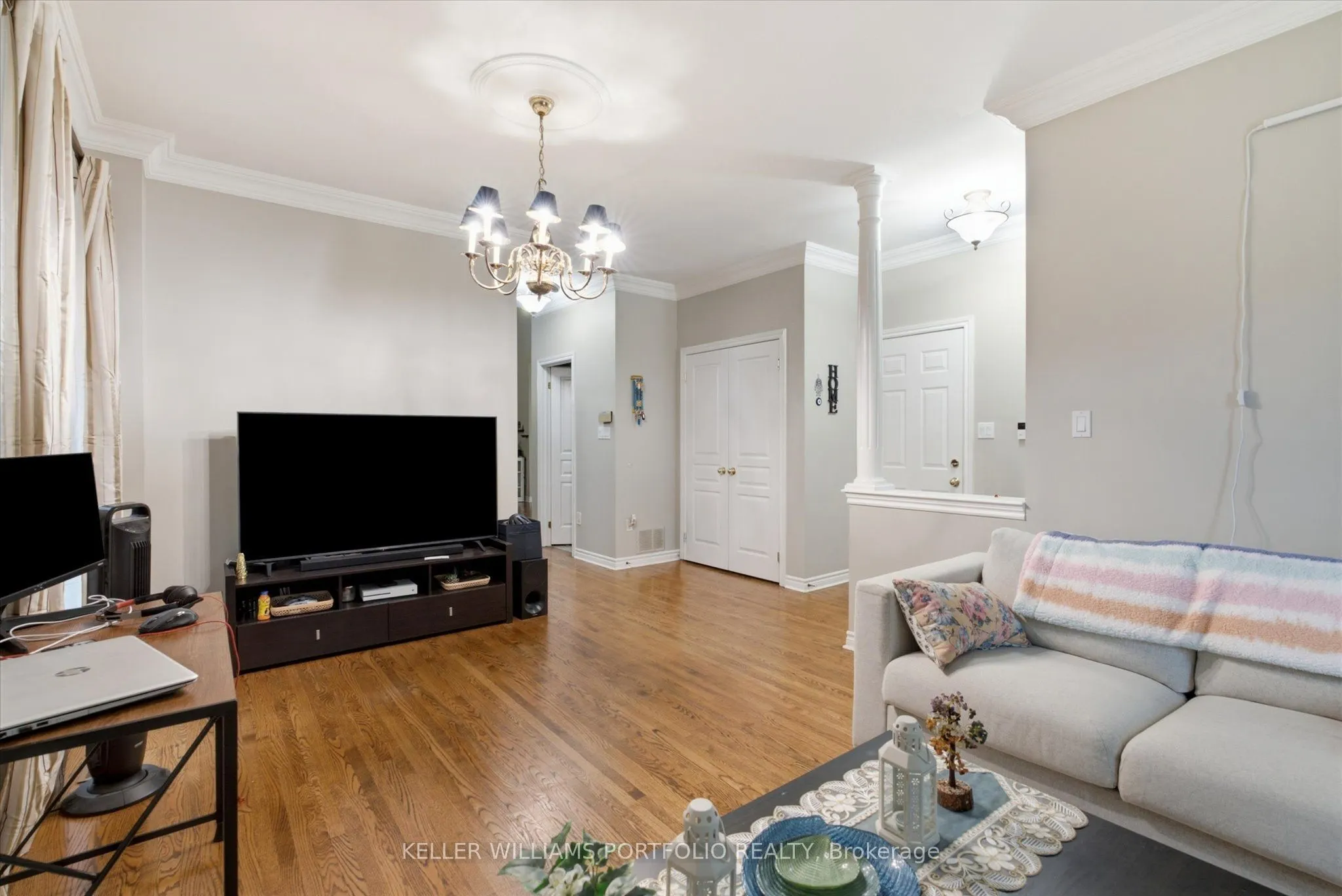 2153 Meadowglen Drive