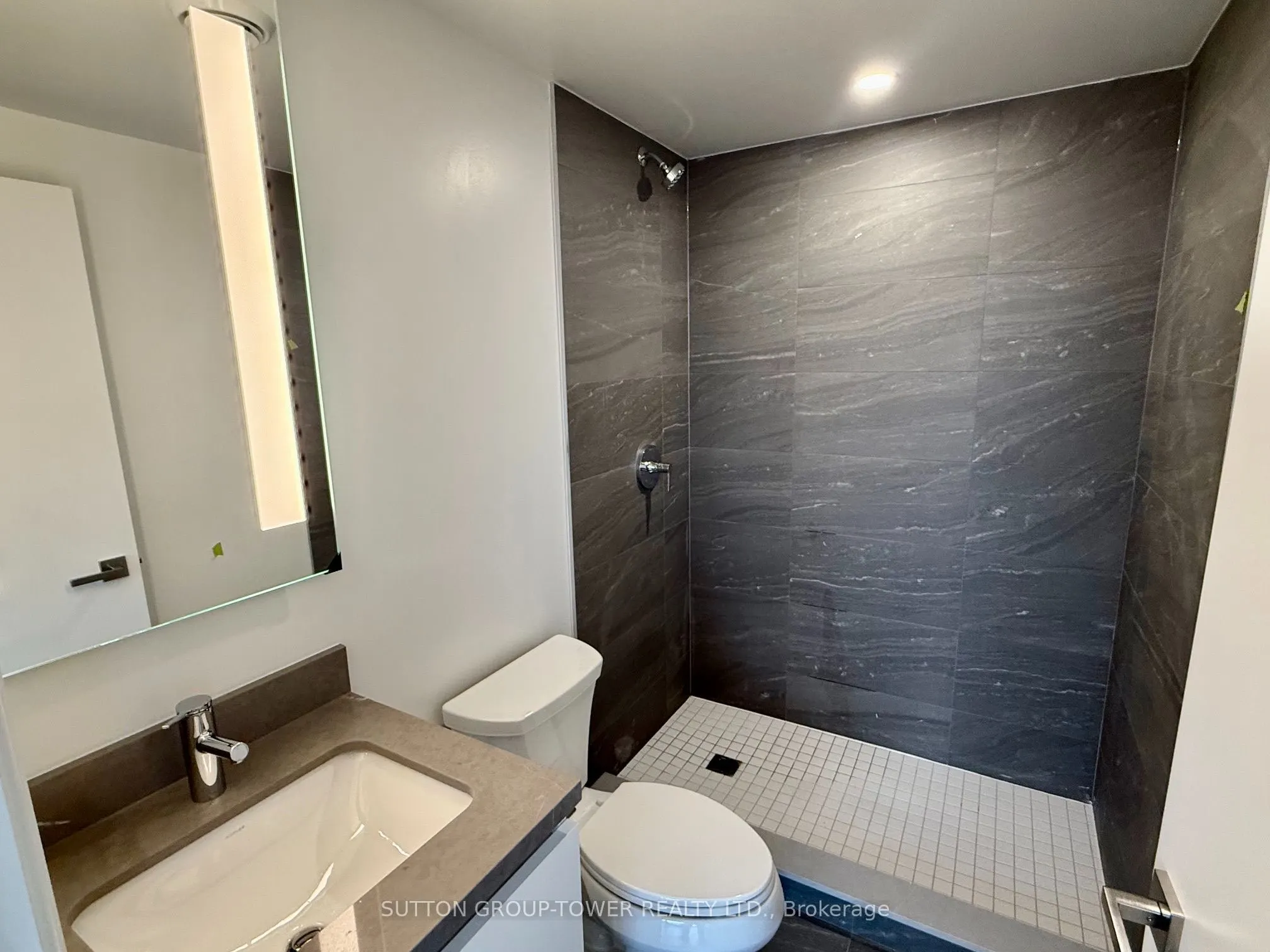 4015 The Exchange #4304