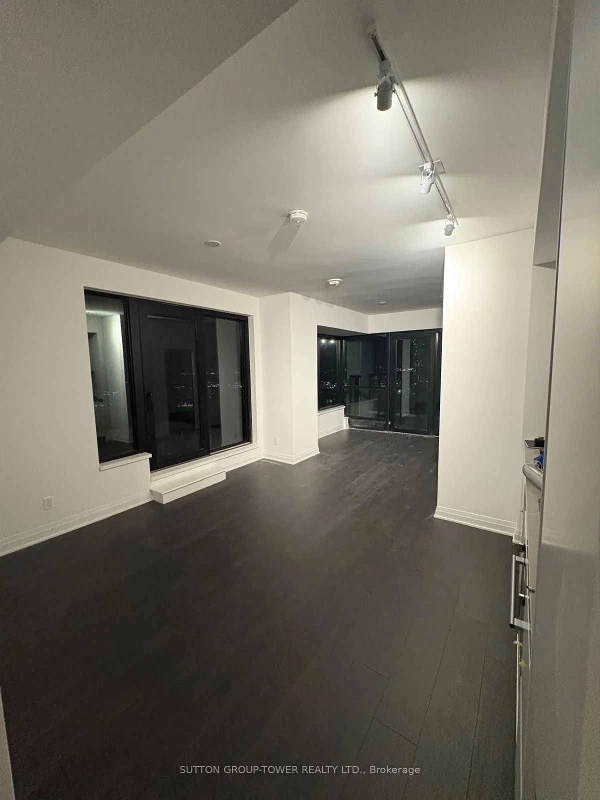 4015 The Exchange #4304