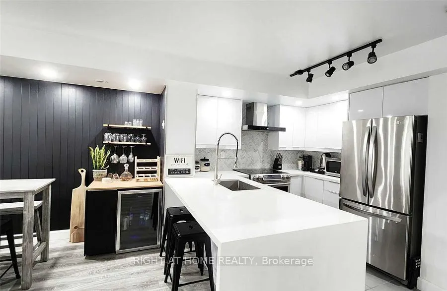 1040 The Queensway Avenue #110