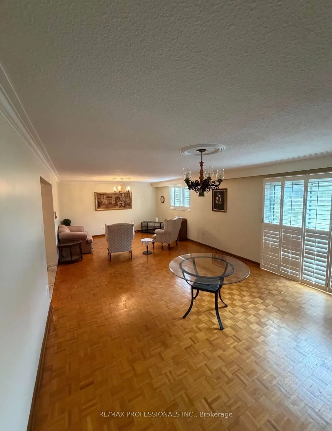 78 Roxaline Street