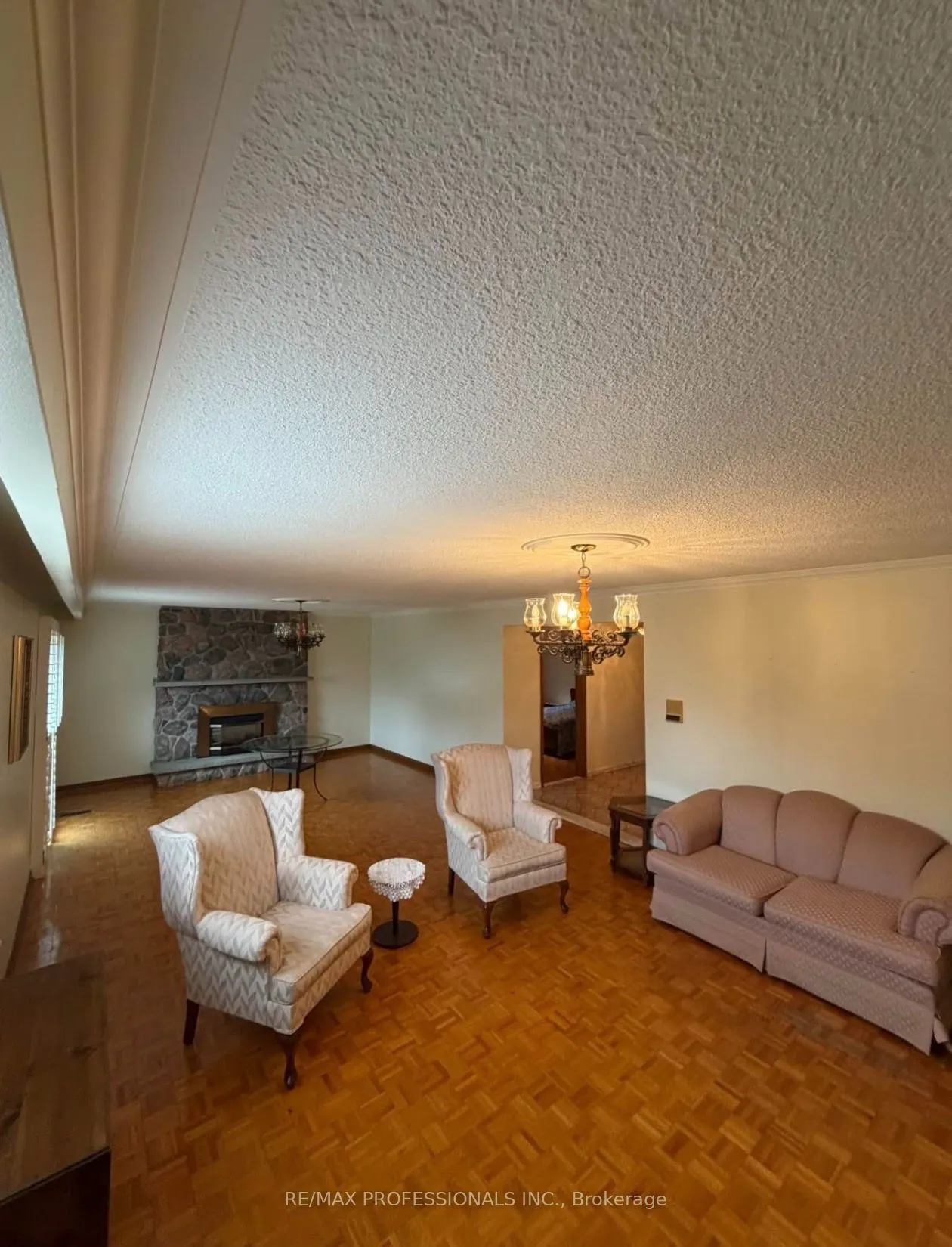 78 Roxaline Street