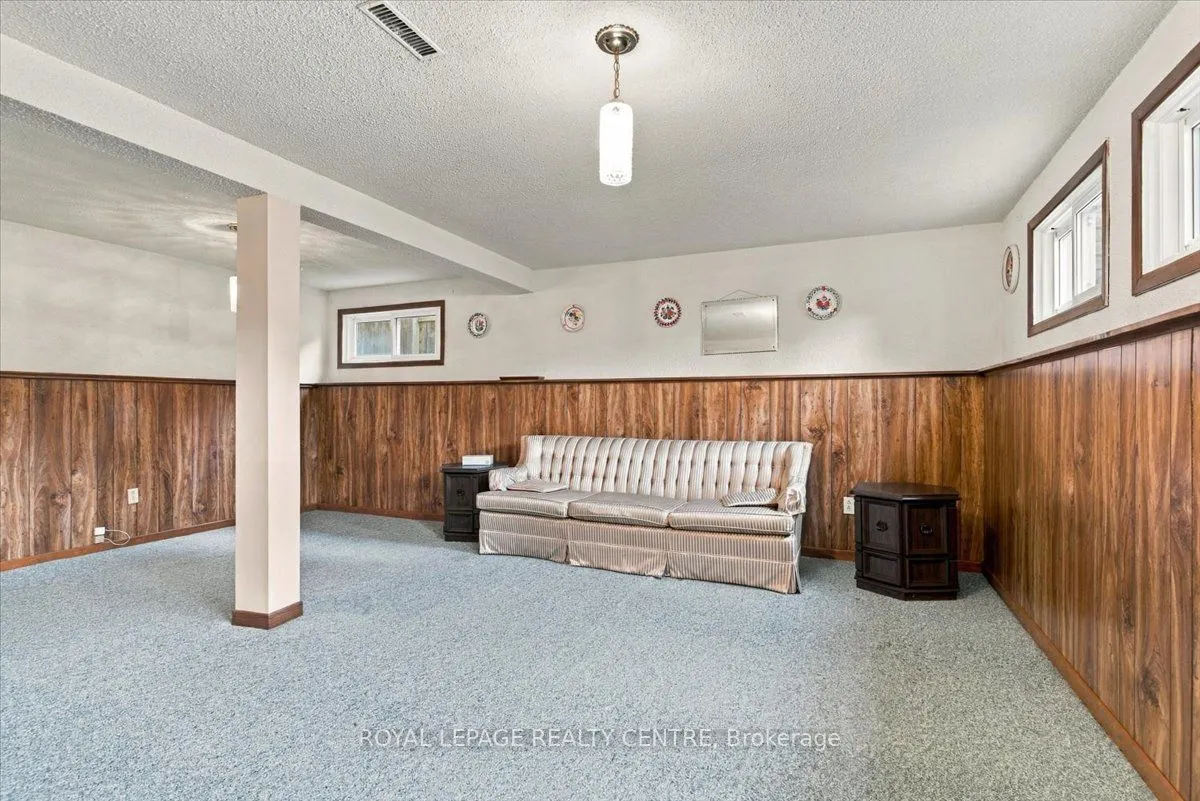 3516 Pitch Pine Crescent