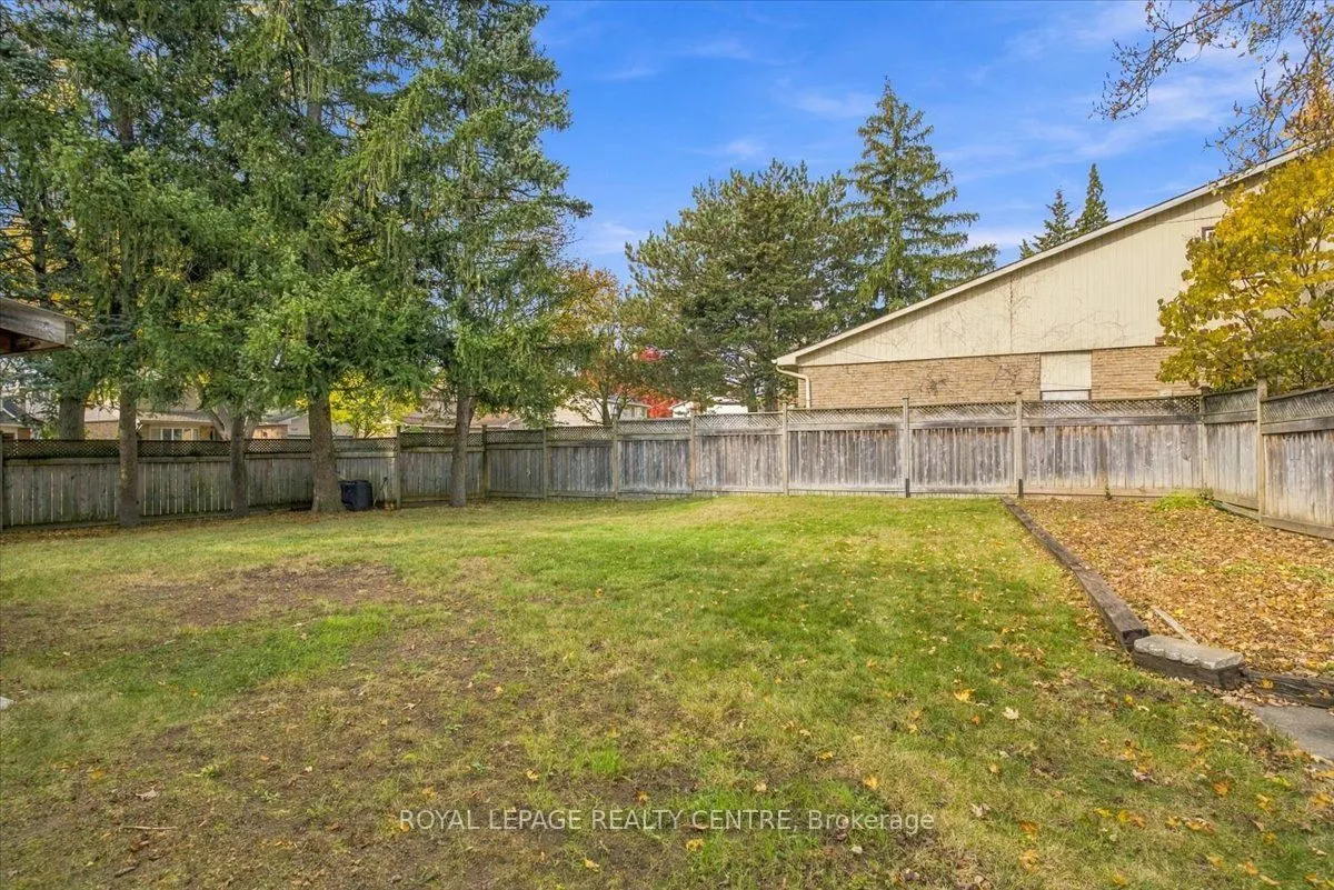 3516 Pitch Pine Crescent