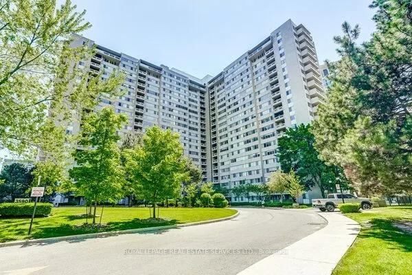 3590 Kaneff Crescent #402