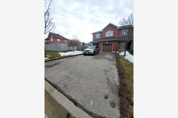 6096 Windfleet Crescent