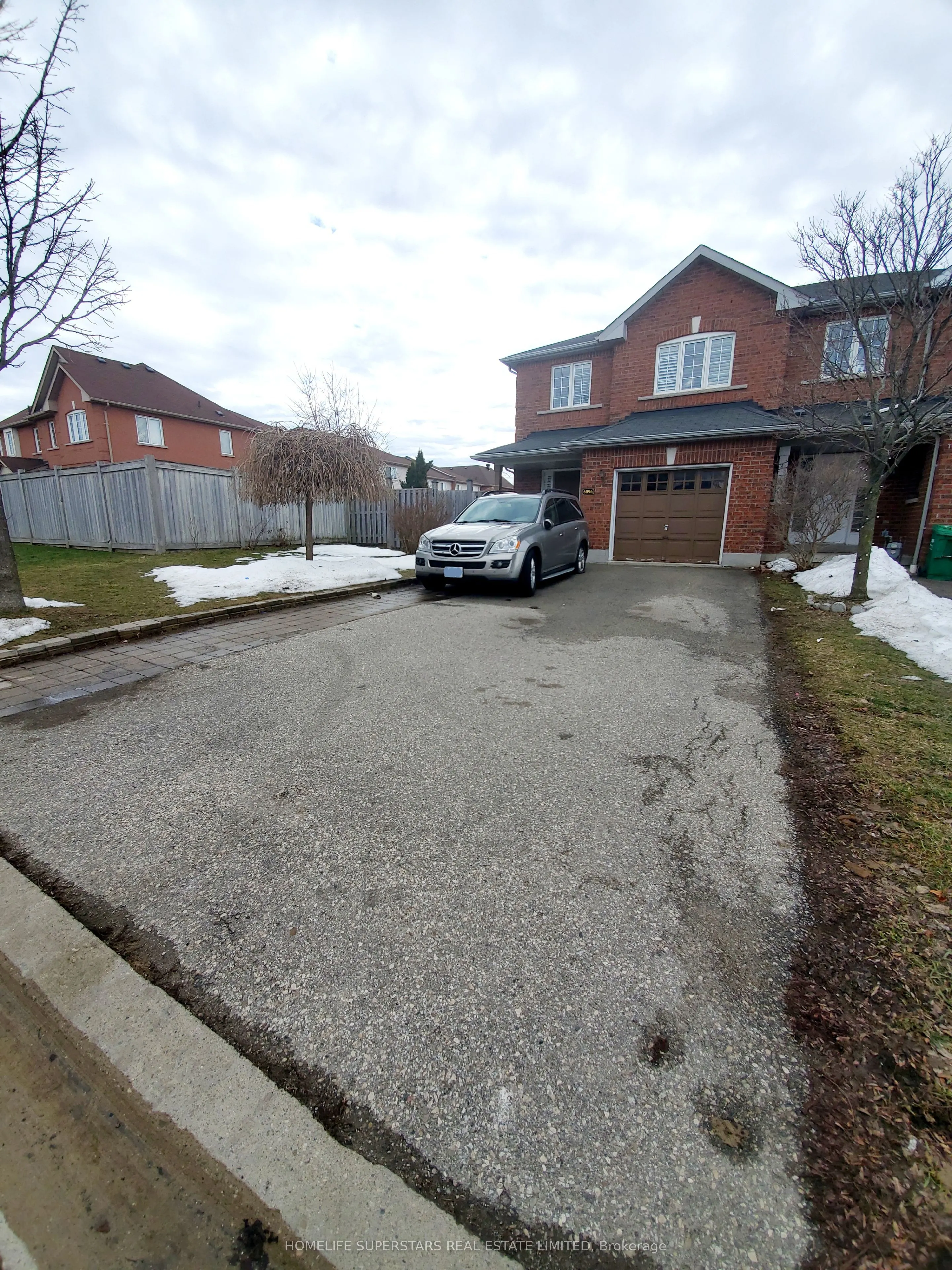 6096 Windfleet Crescent