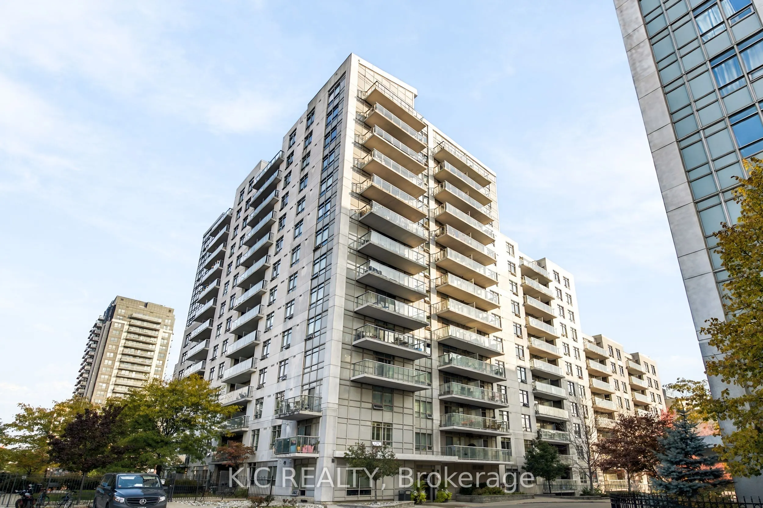 816 Lansdowne Avenue #424