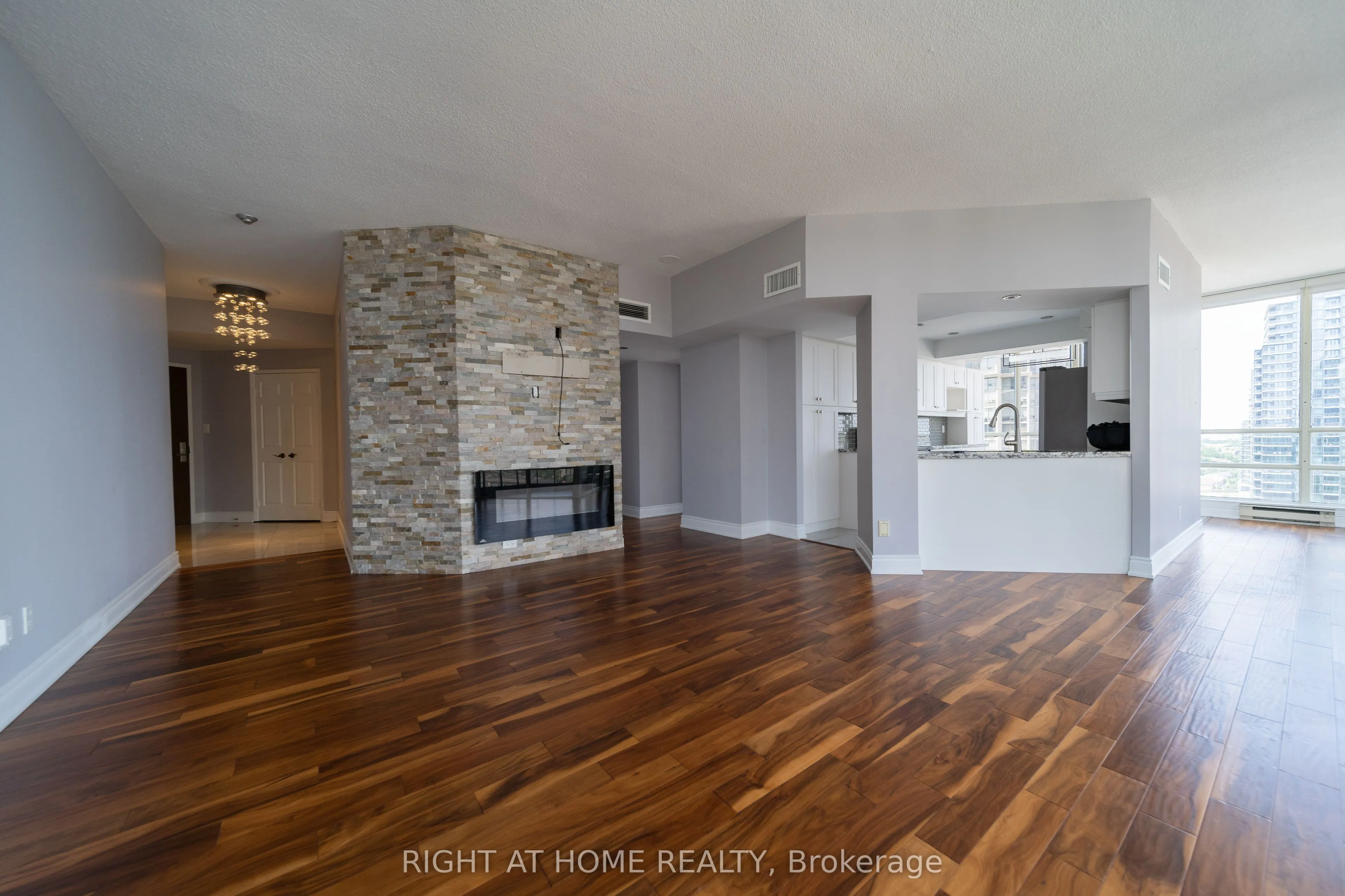 45 Kingsbridge Garden Circle #1910