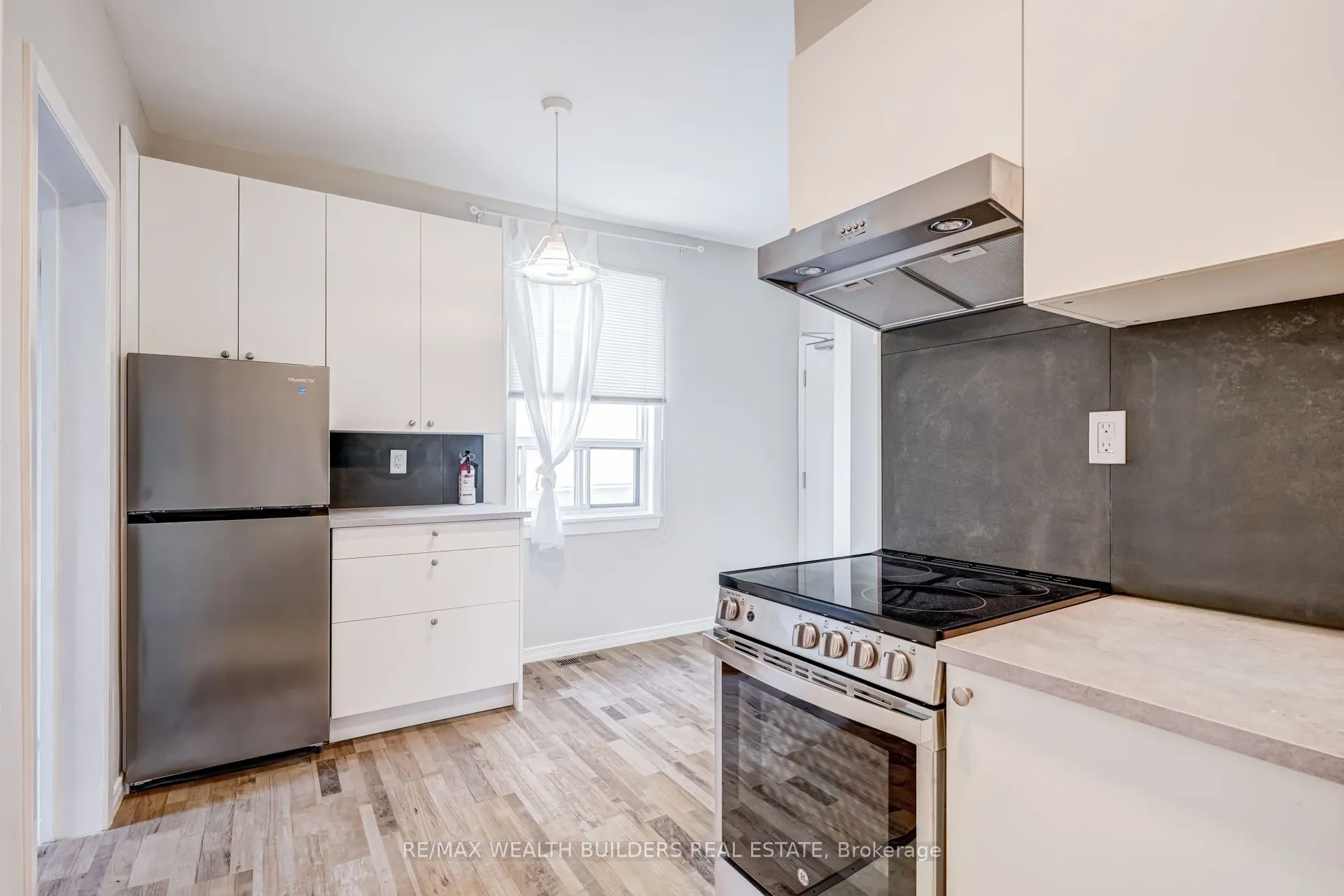 2443 dundas Street W #Upper Unit 2