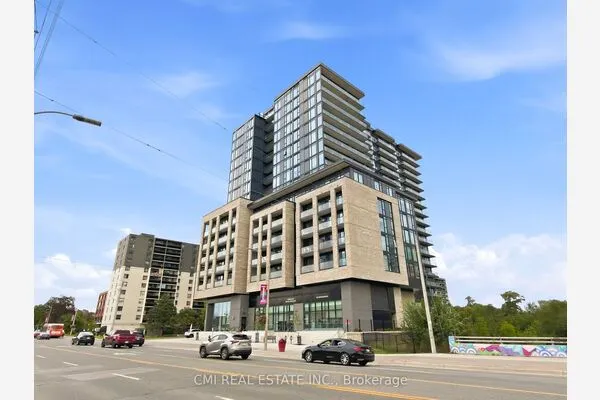 86 Dundas Street E