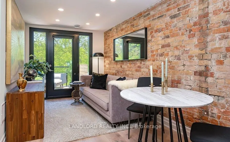 121 Sorauren Avenue #2