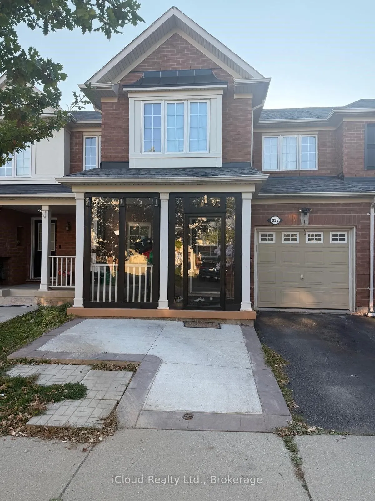 936 Hasselfeldt Heights