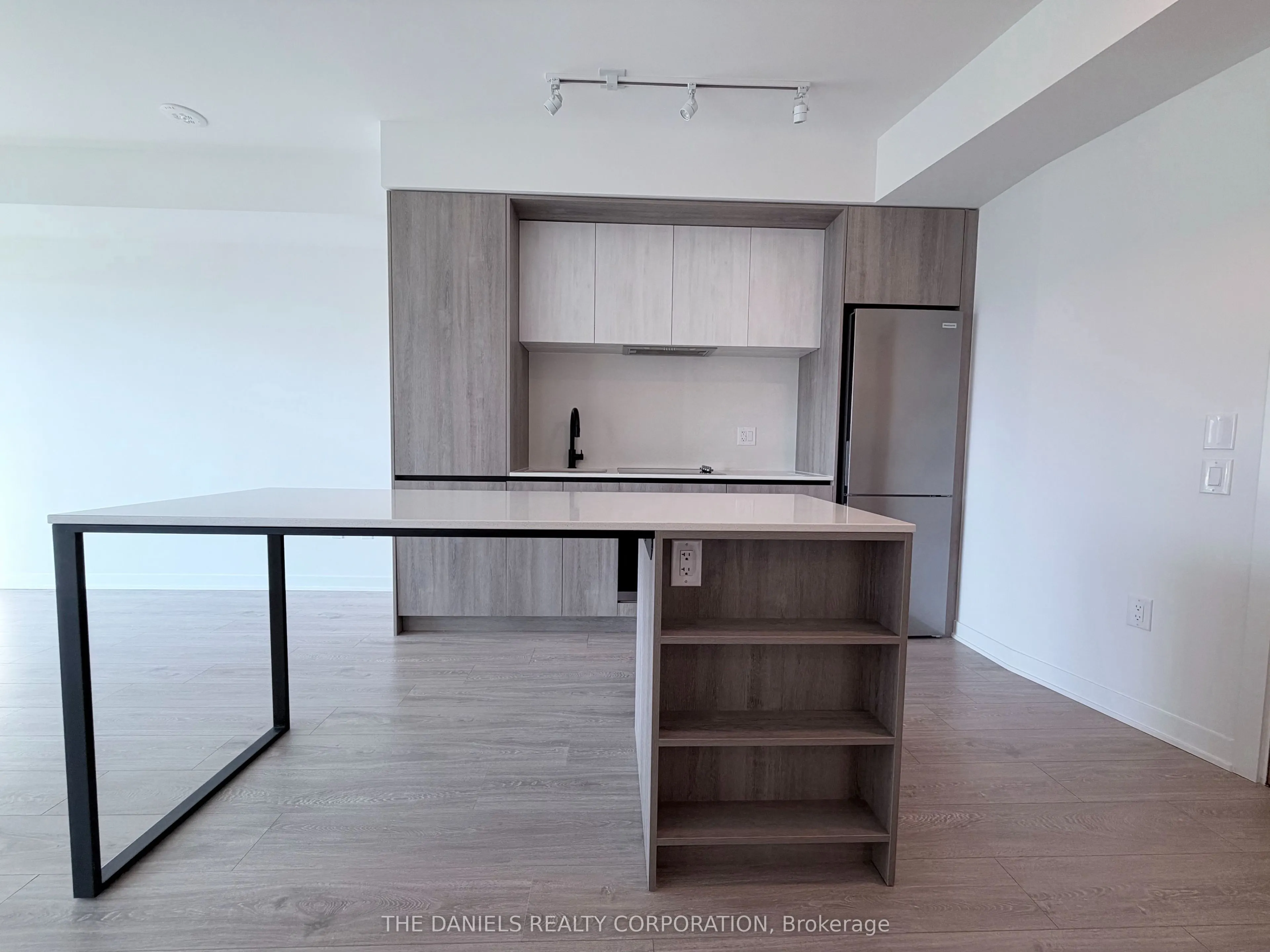 2495 Eglinton Avenue W #511