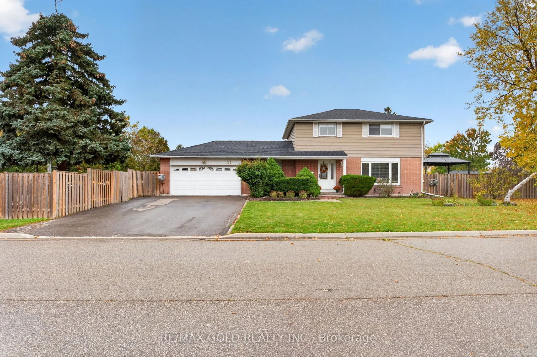 11 Dowling Crescent