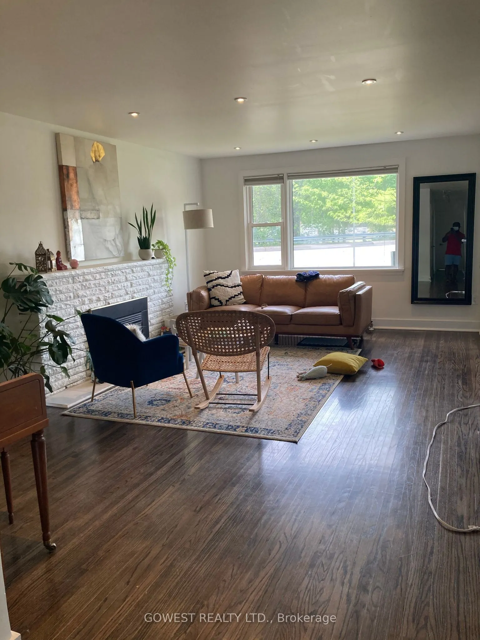 4613 Dundas Street W #1