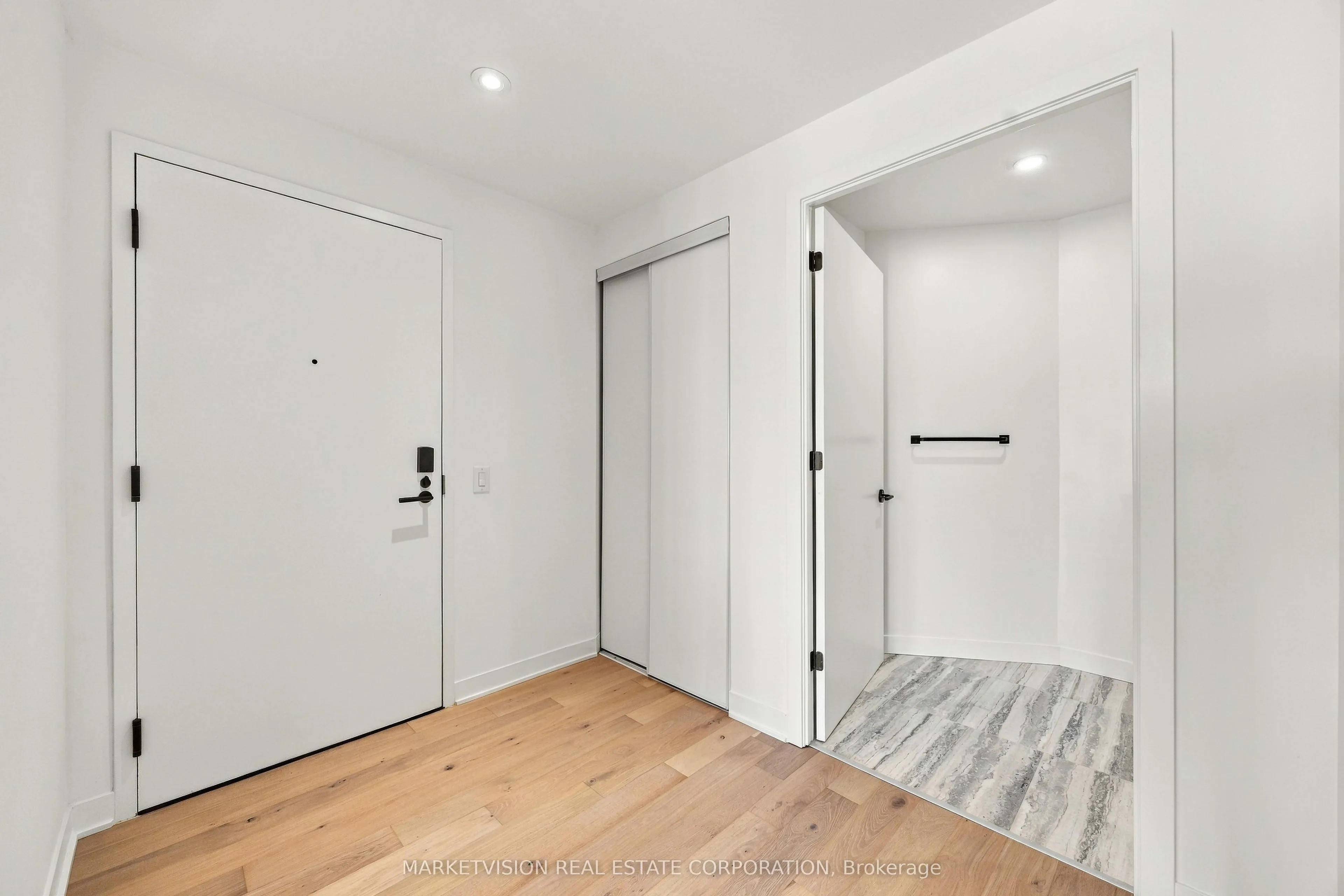 2625 Dundas Street W #501