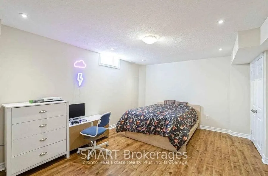 42 Crystalview Crescent ##Lower