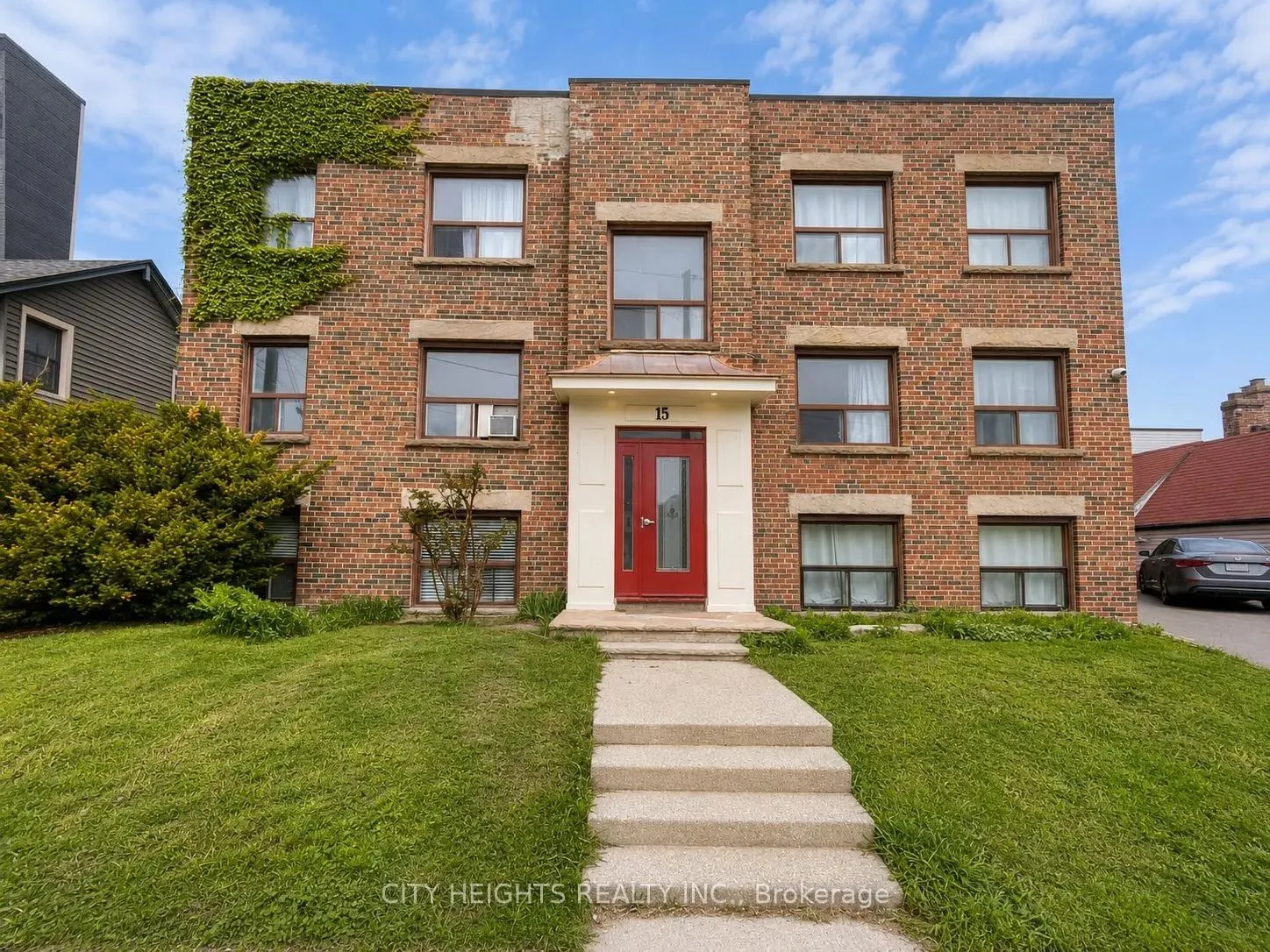 15 Stavebank Road S #5