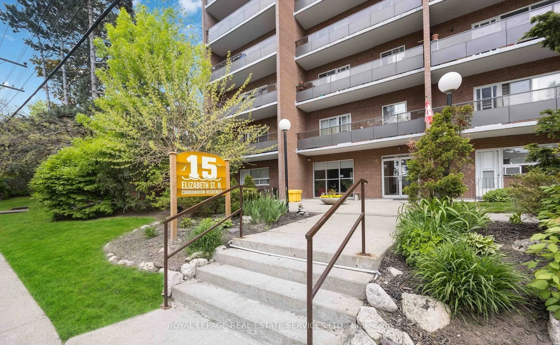 15 Elizabeth Street N #203