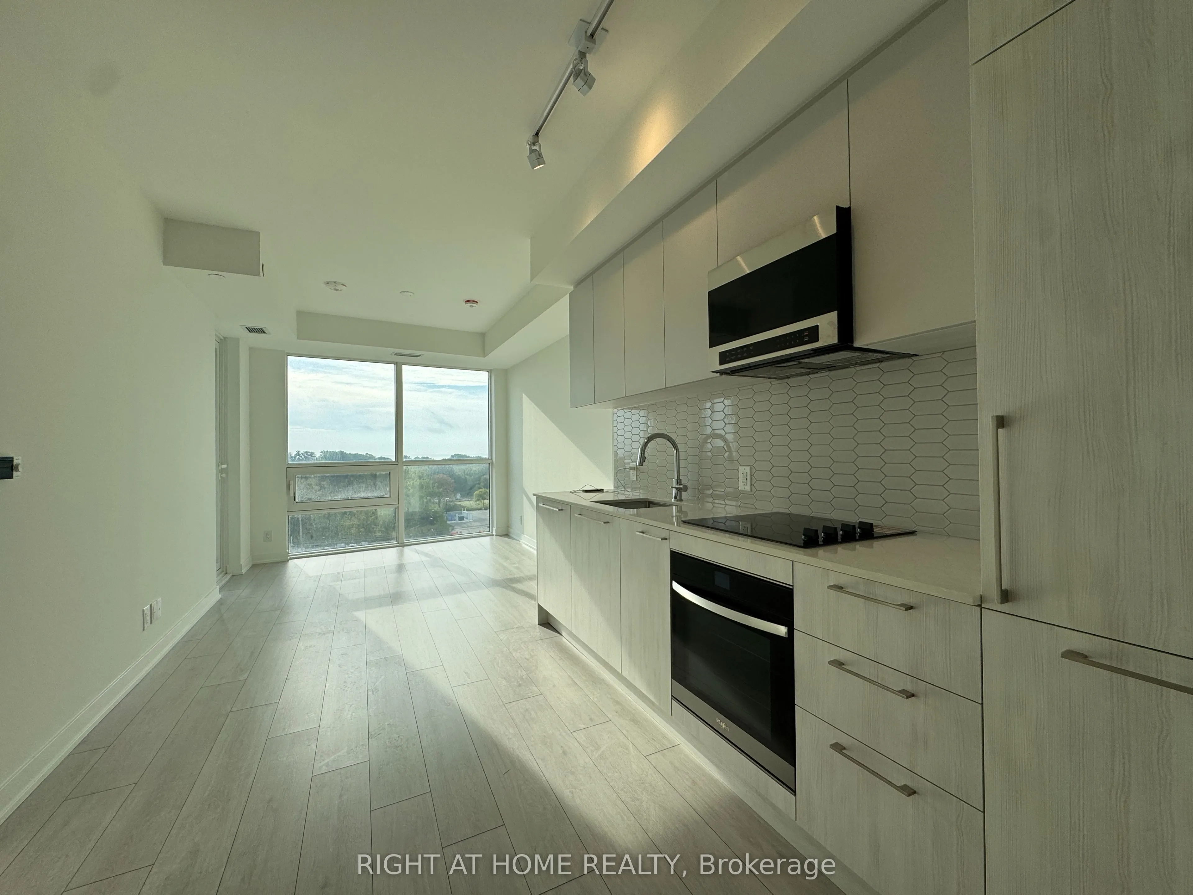 1381 Lakeshore Road E #718