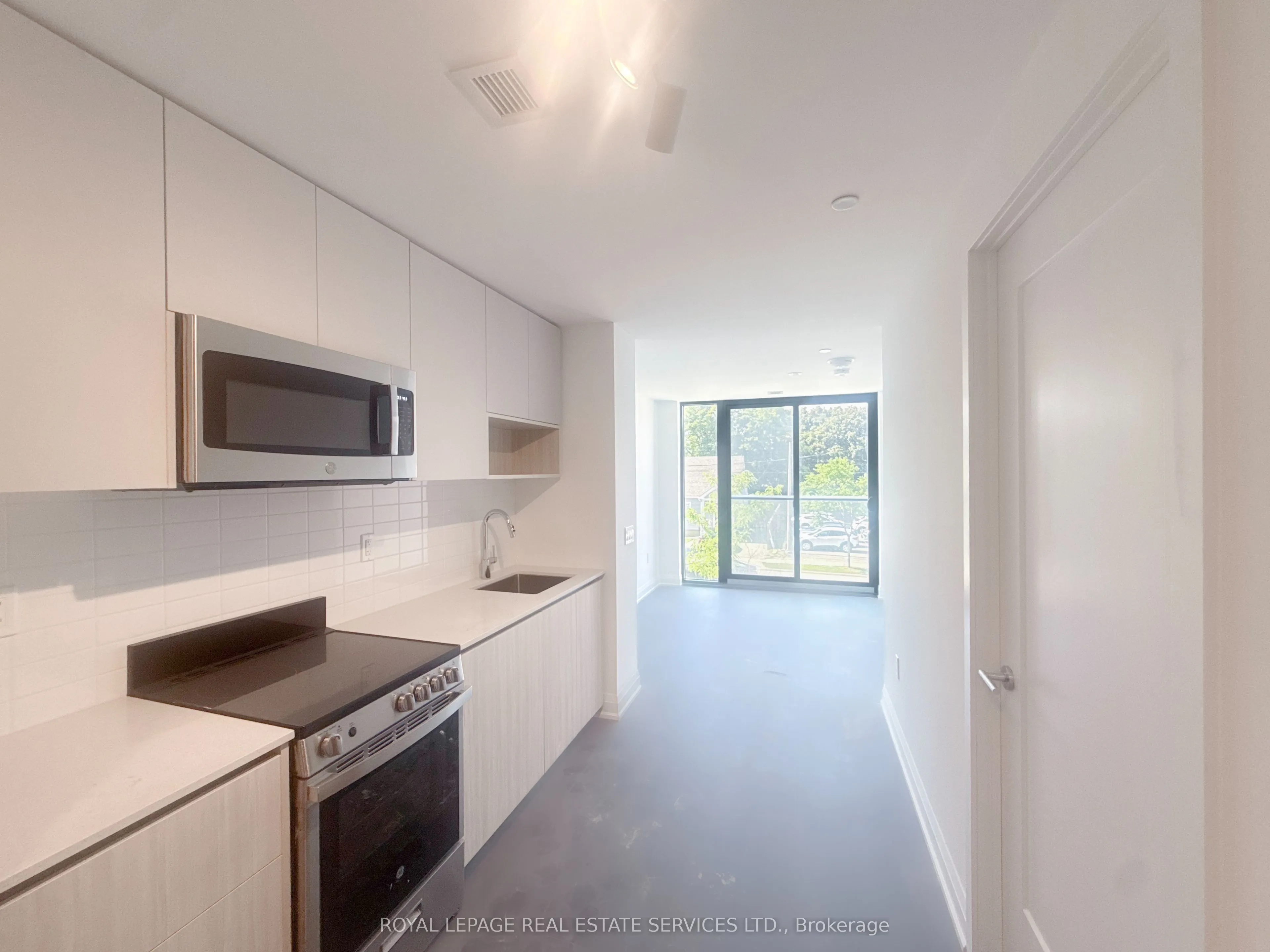 799 The Queensway #104 Upper