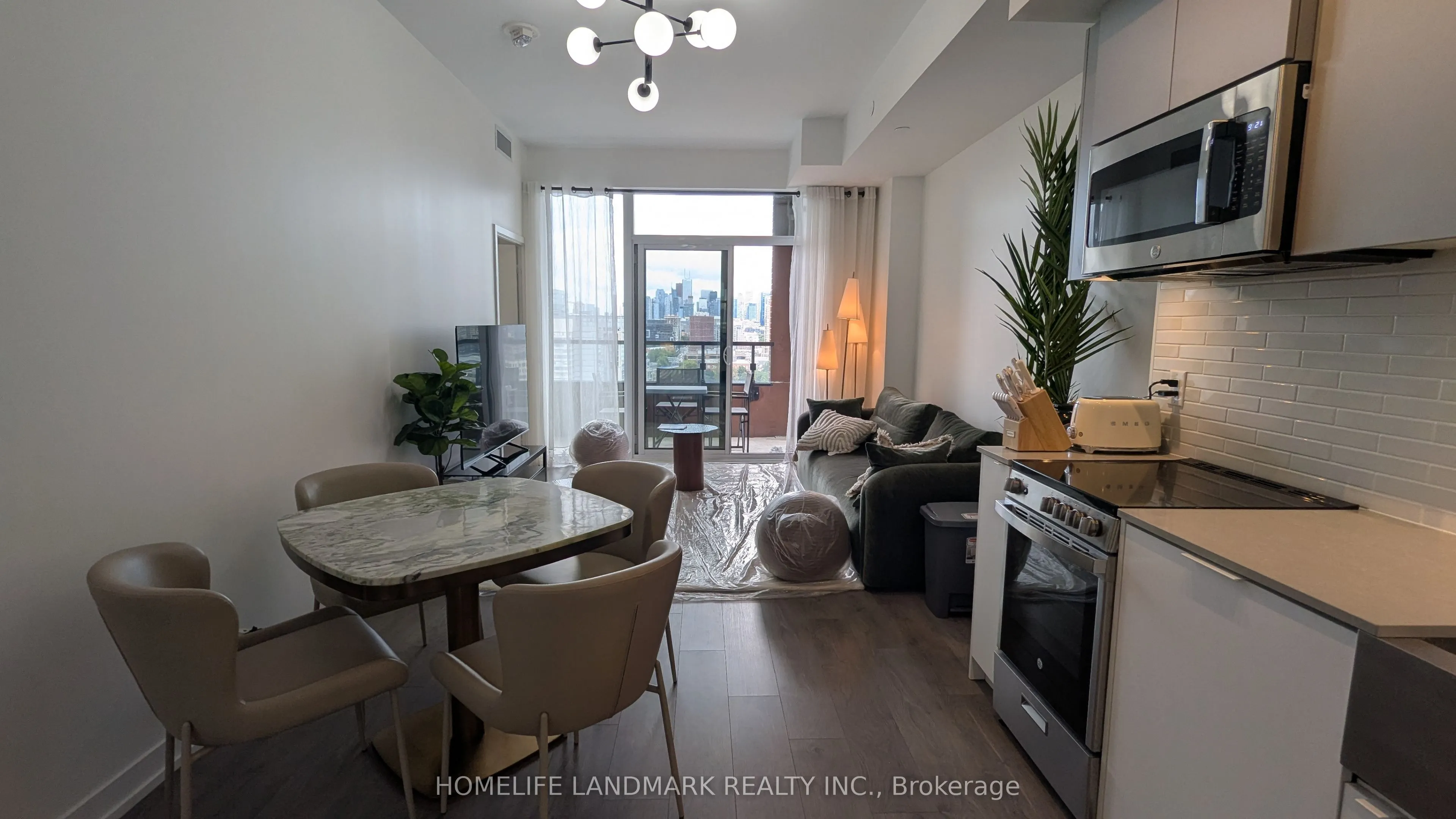 270 Dufferin Street #LP17 primary room