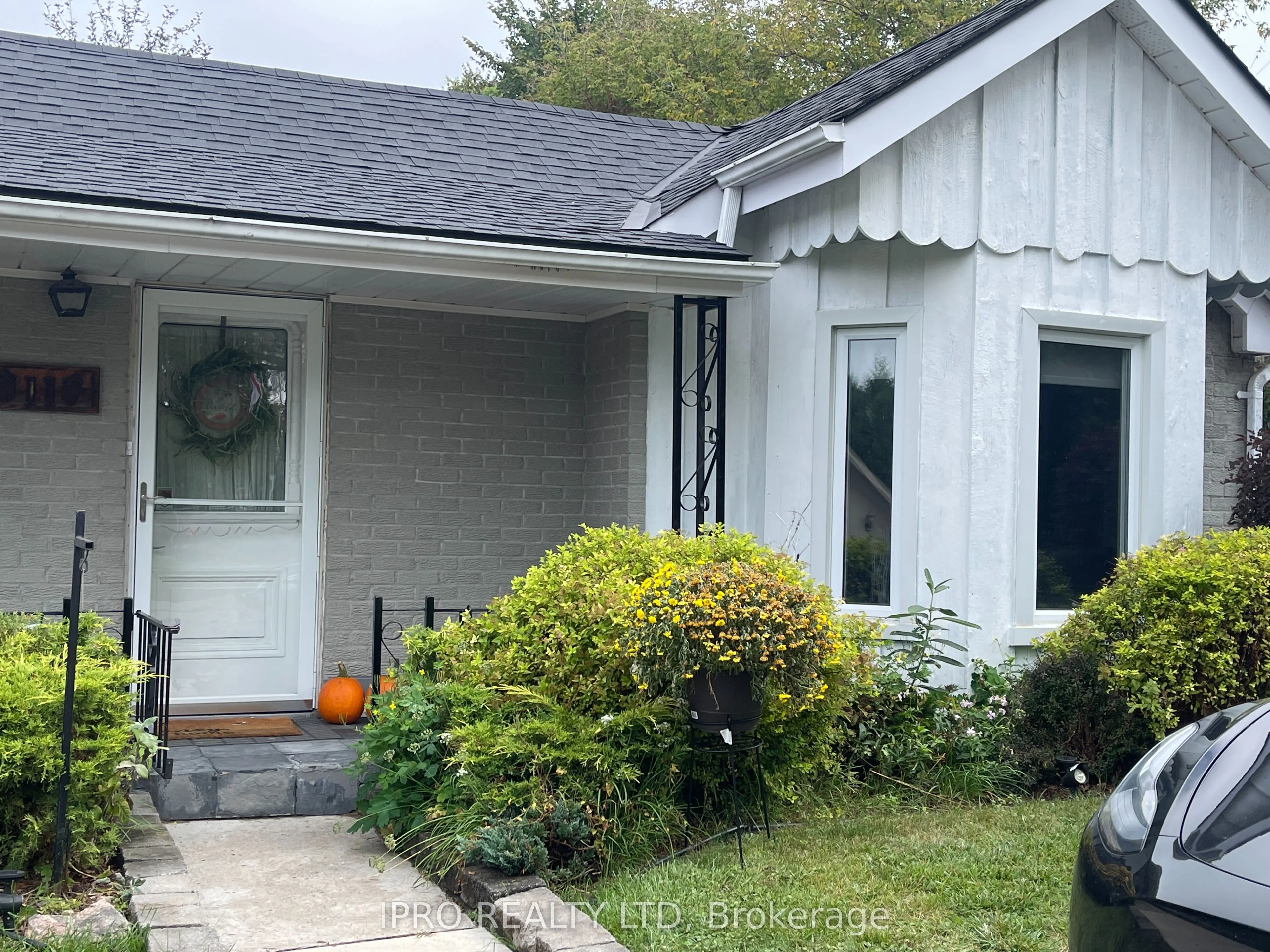 11 Maple Lane