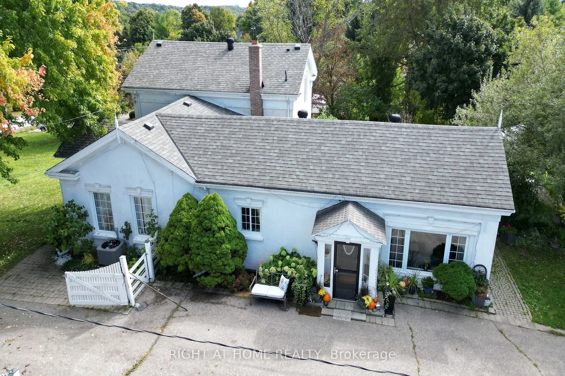 152 Confederation Street