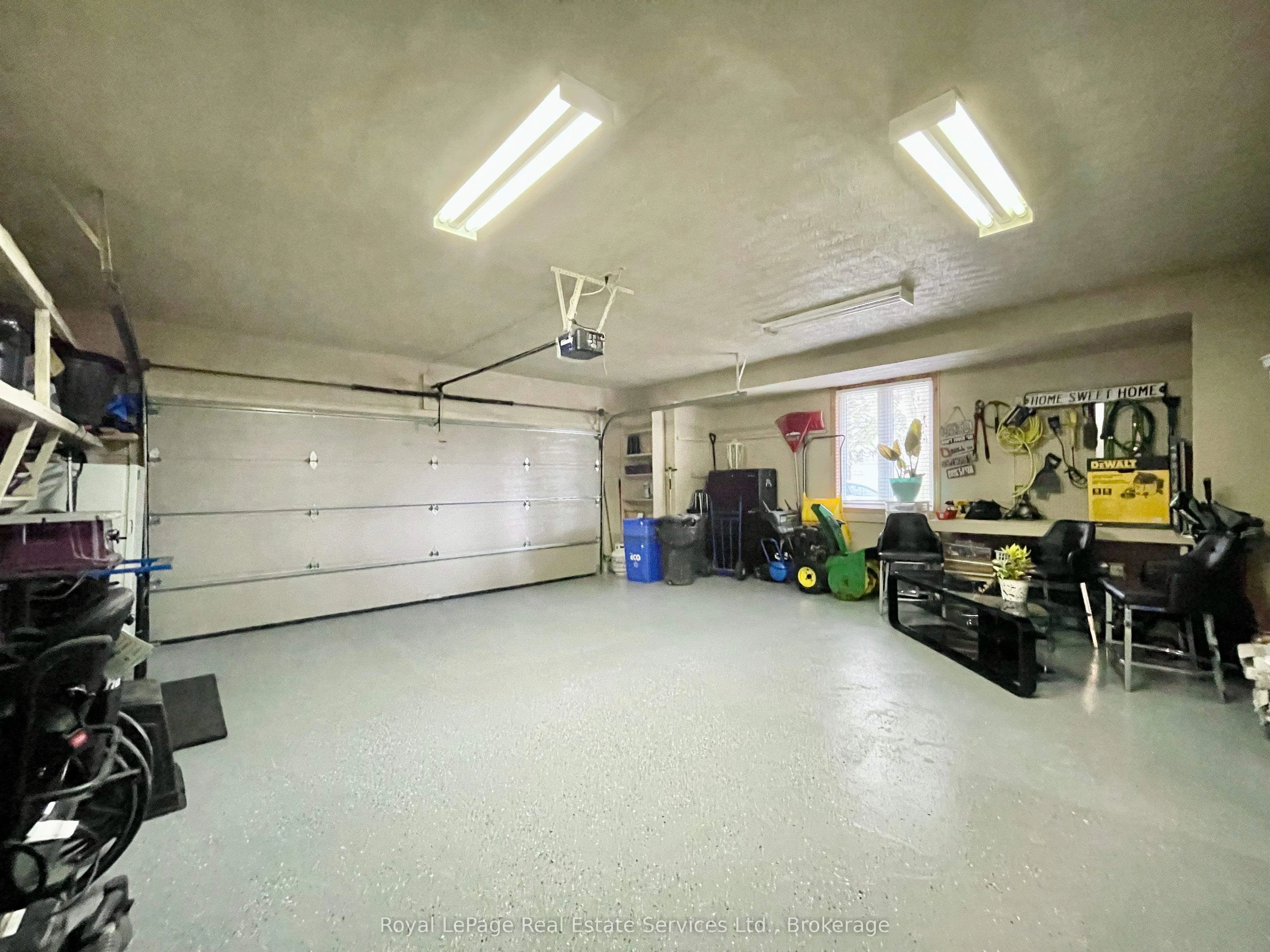 184 DUNDAS Street E