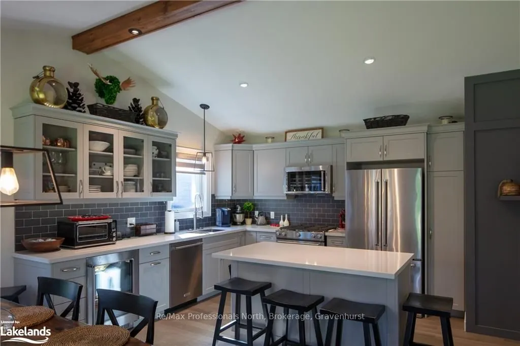 260 STEPHENSON 2 Road W
