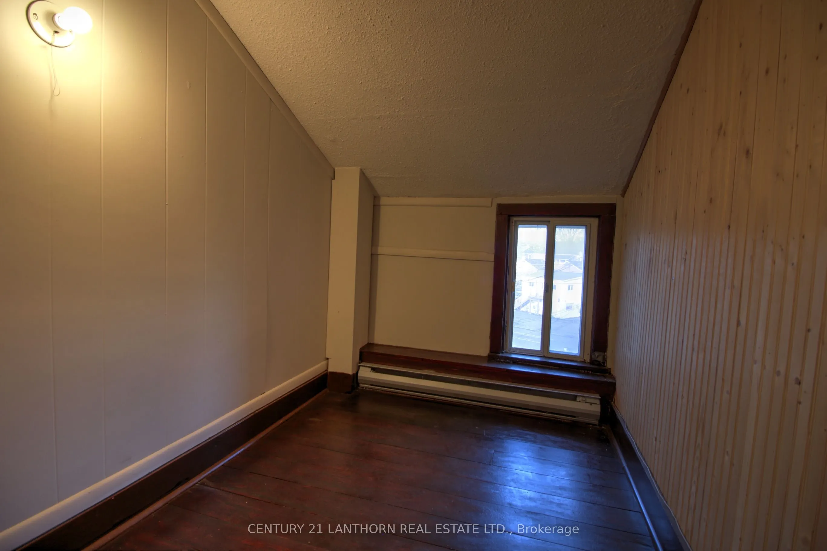 325 Picton Main Street E