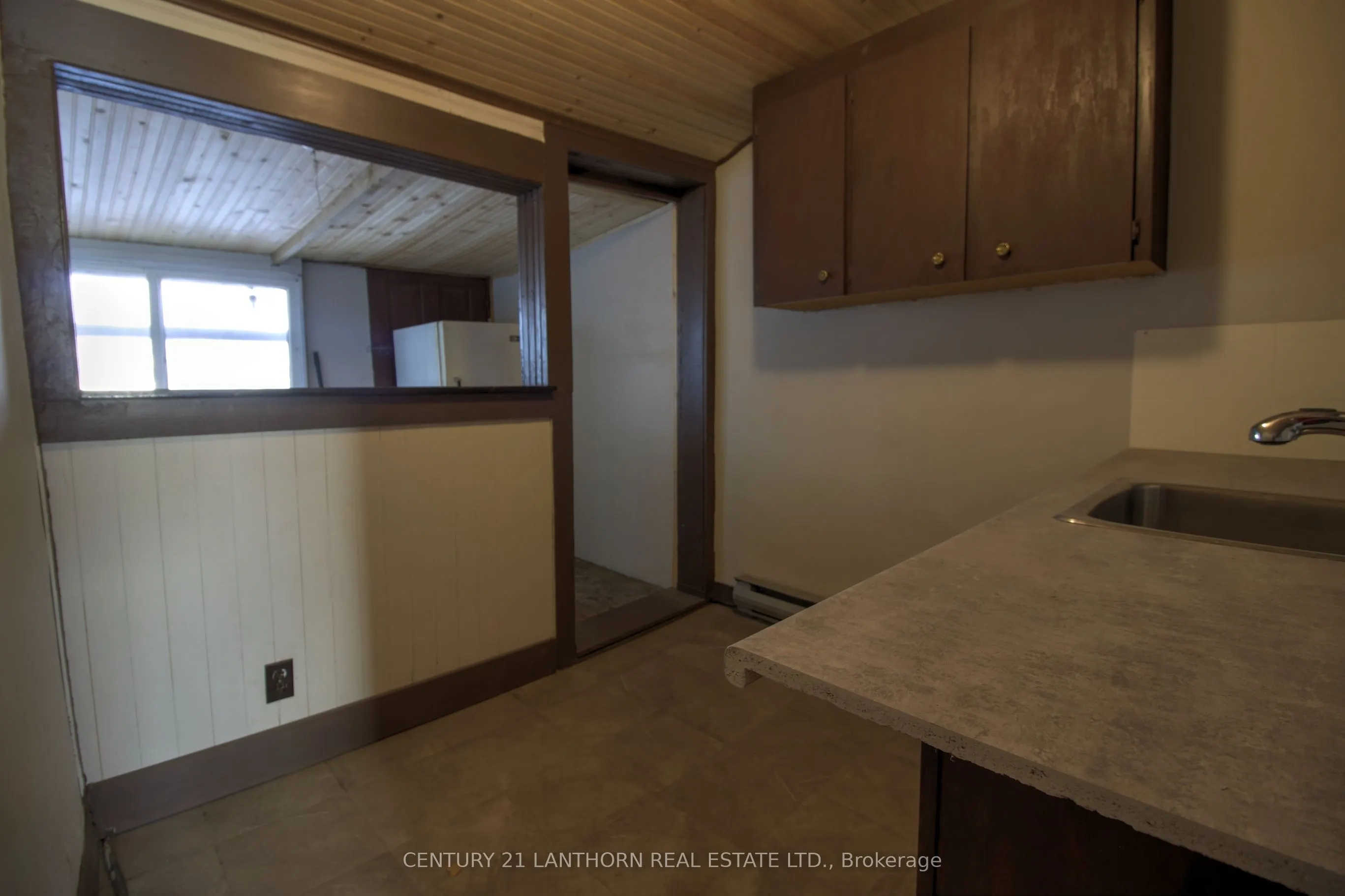 325 Picton Main Street E