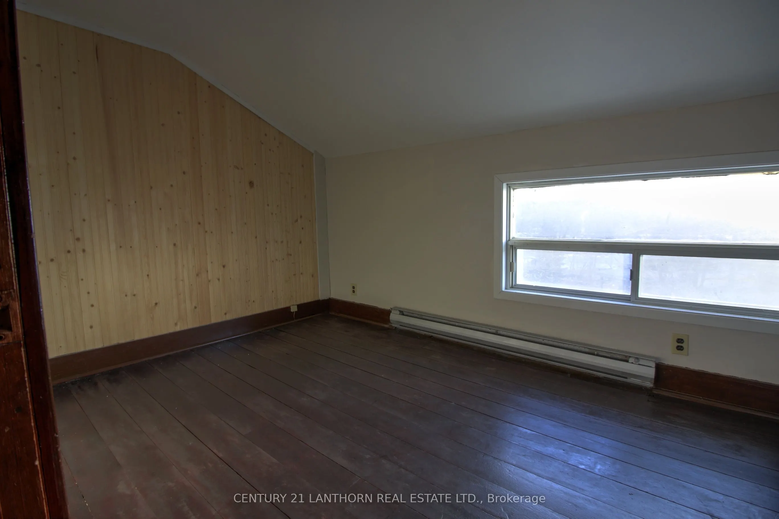 325 Picton Main Street E