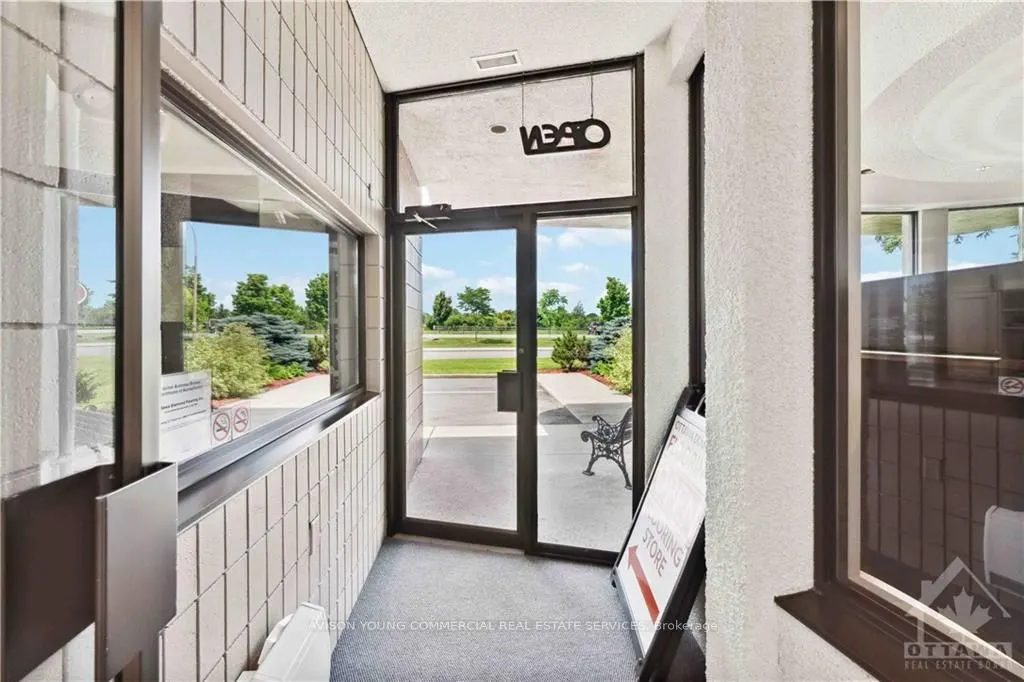 42 COLONNADE Road