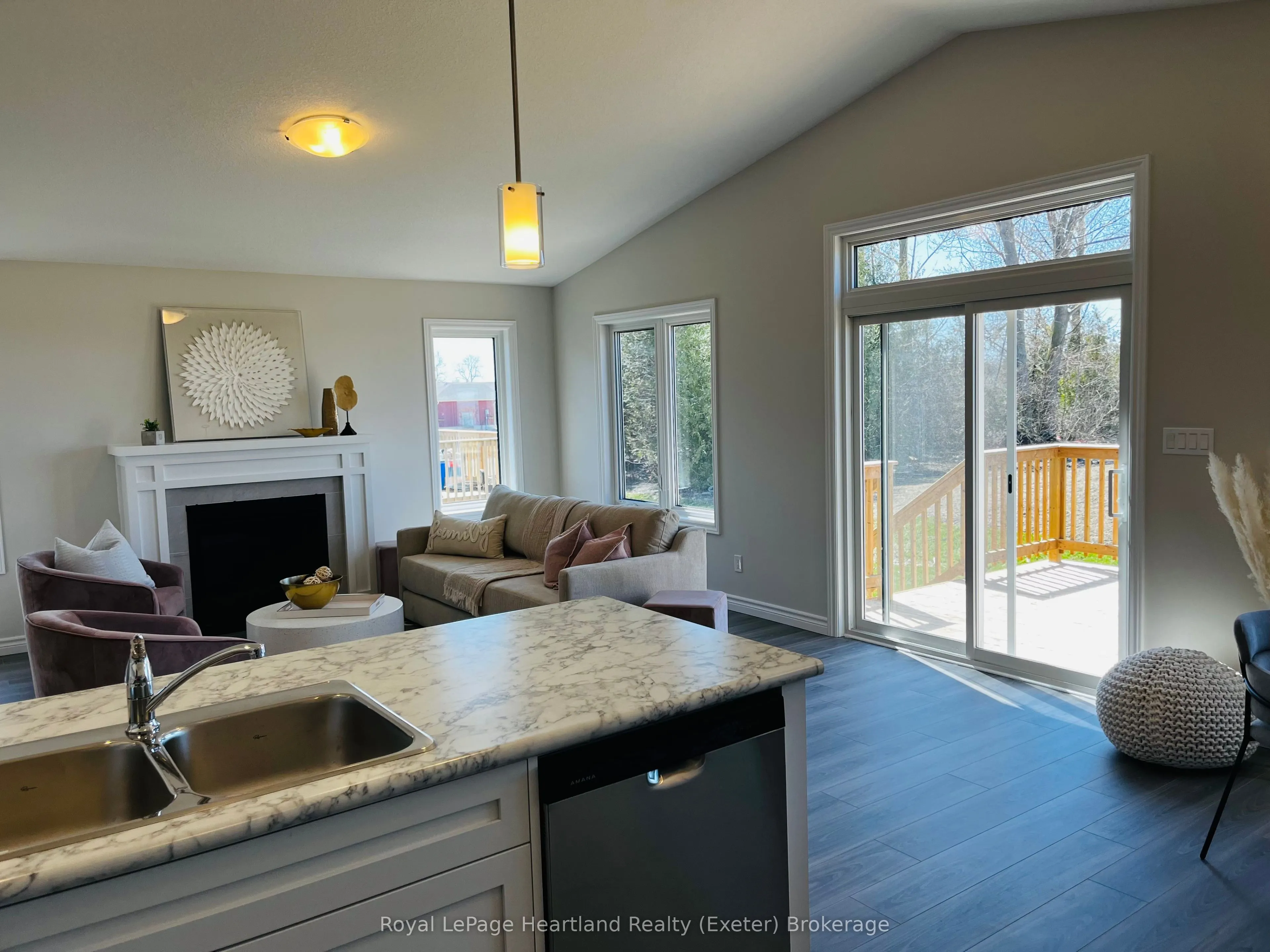 21 Bluffs View Boulevard