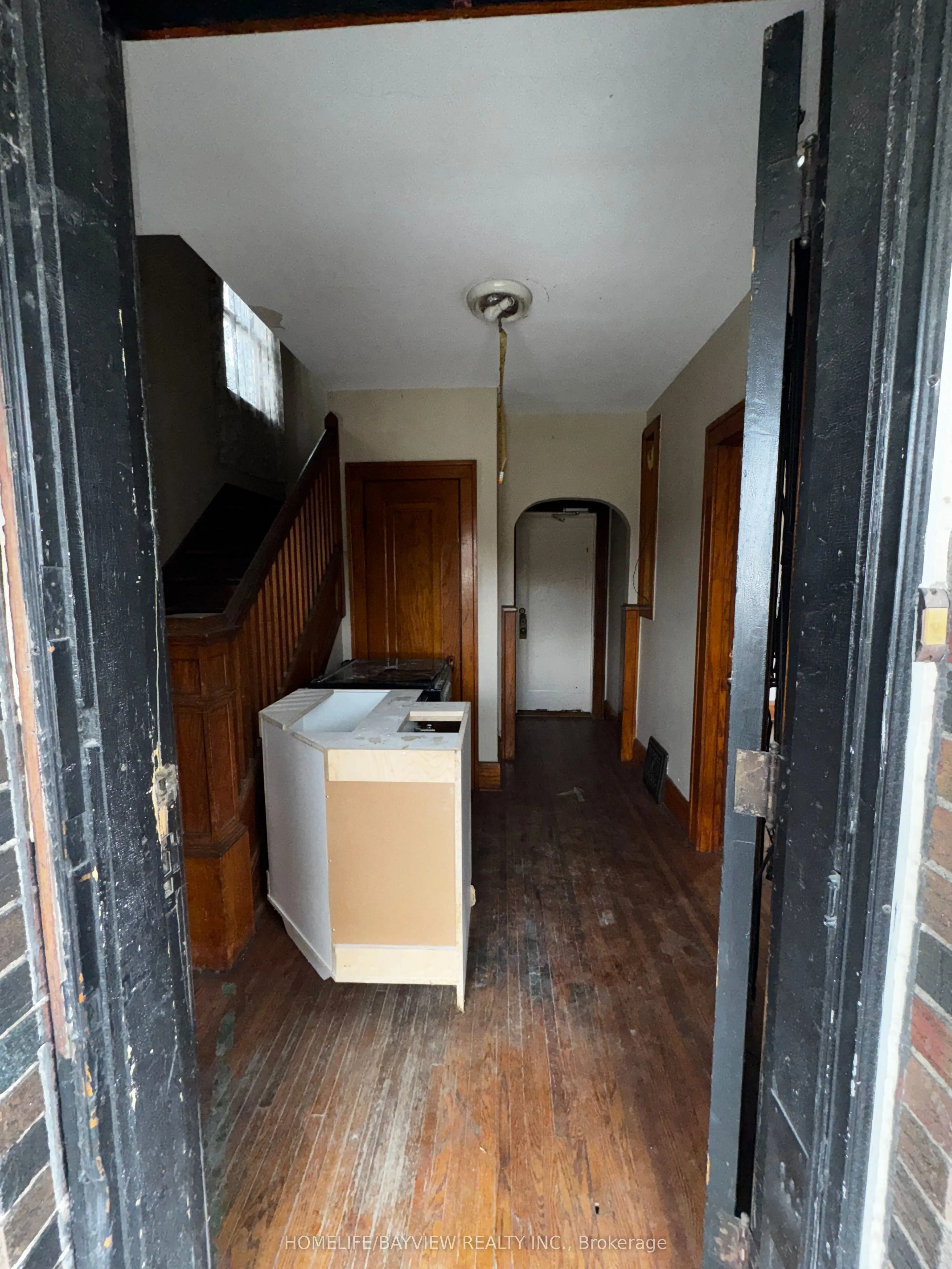 589 Giles Boulevard W