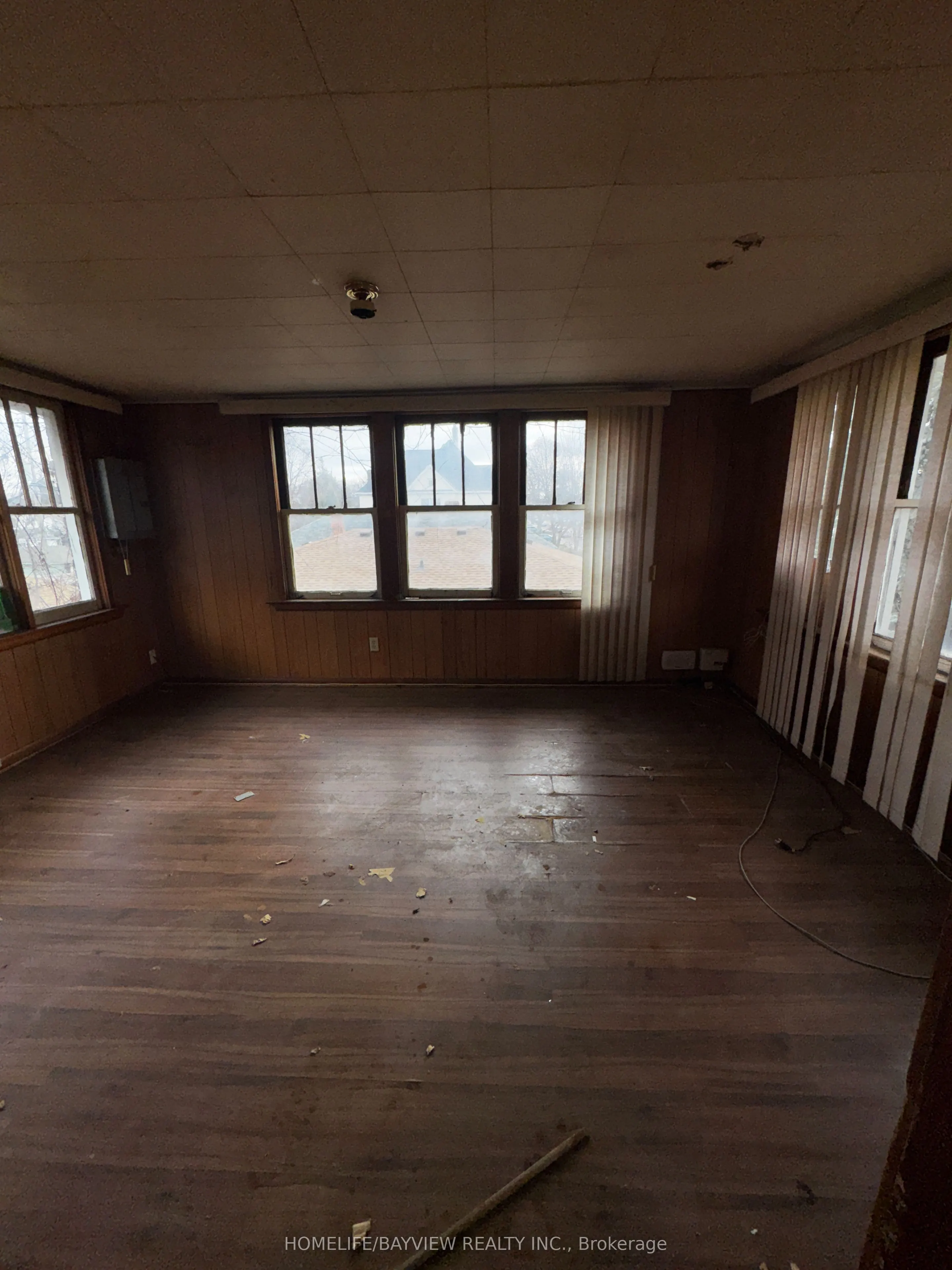 589 Giles Boulevard W