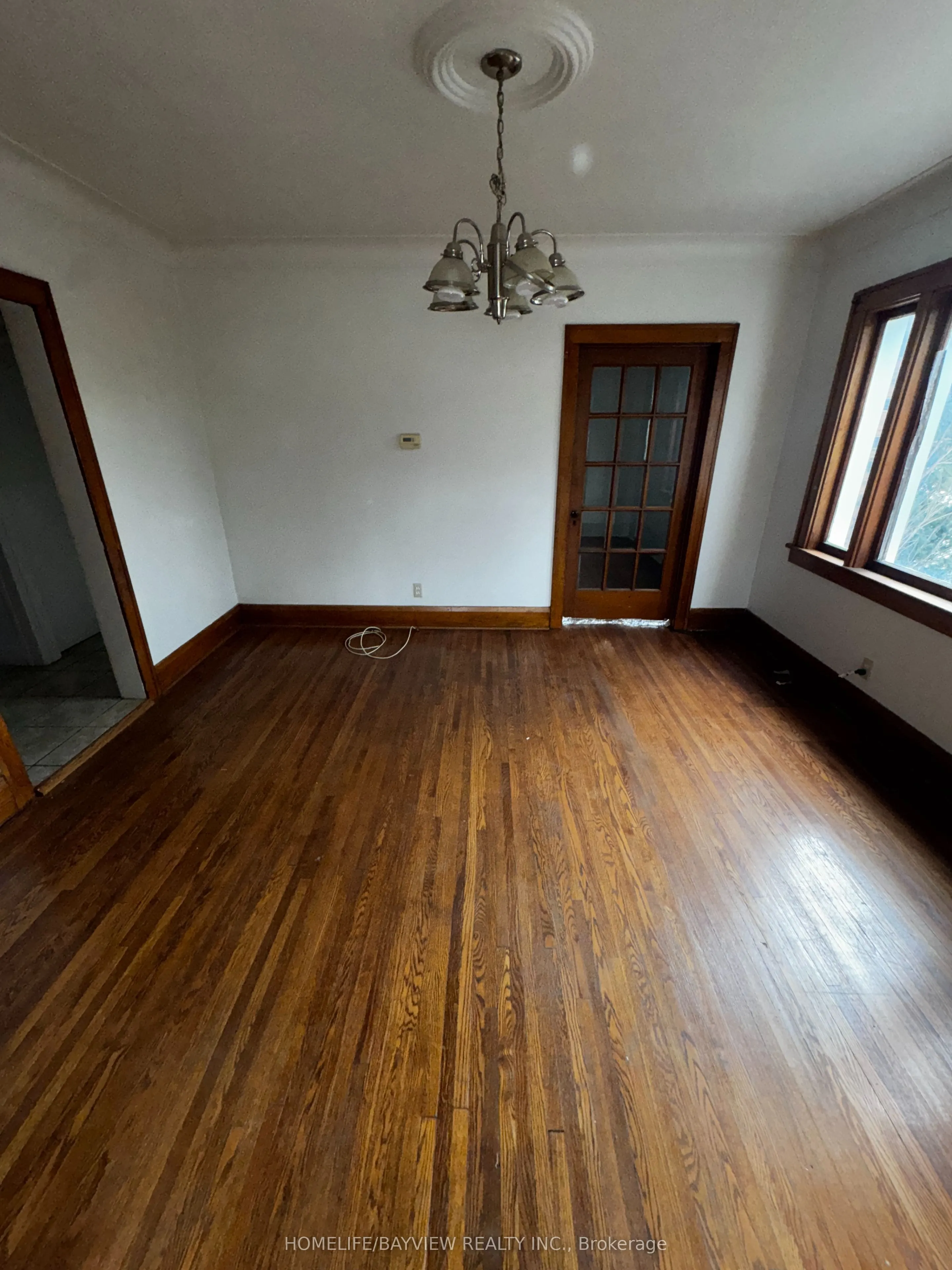 589 Giles Boulevard W