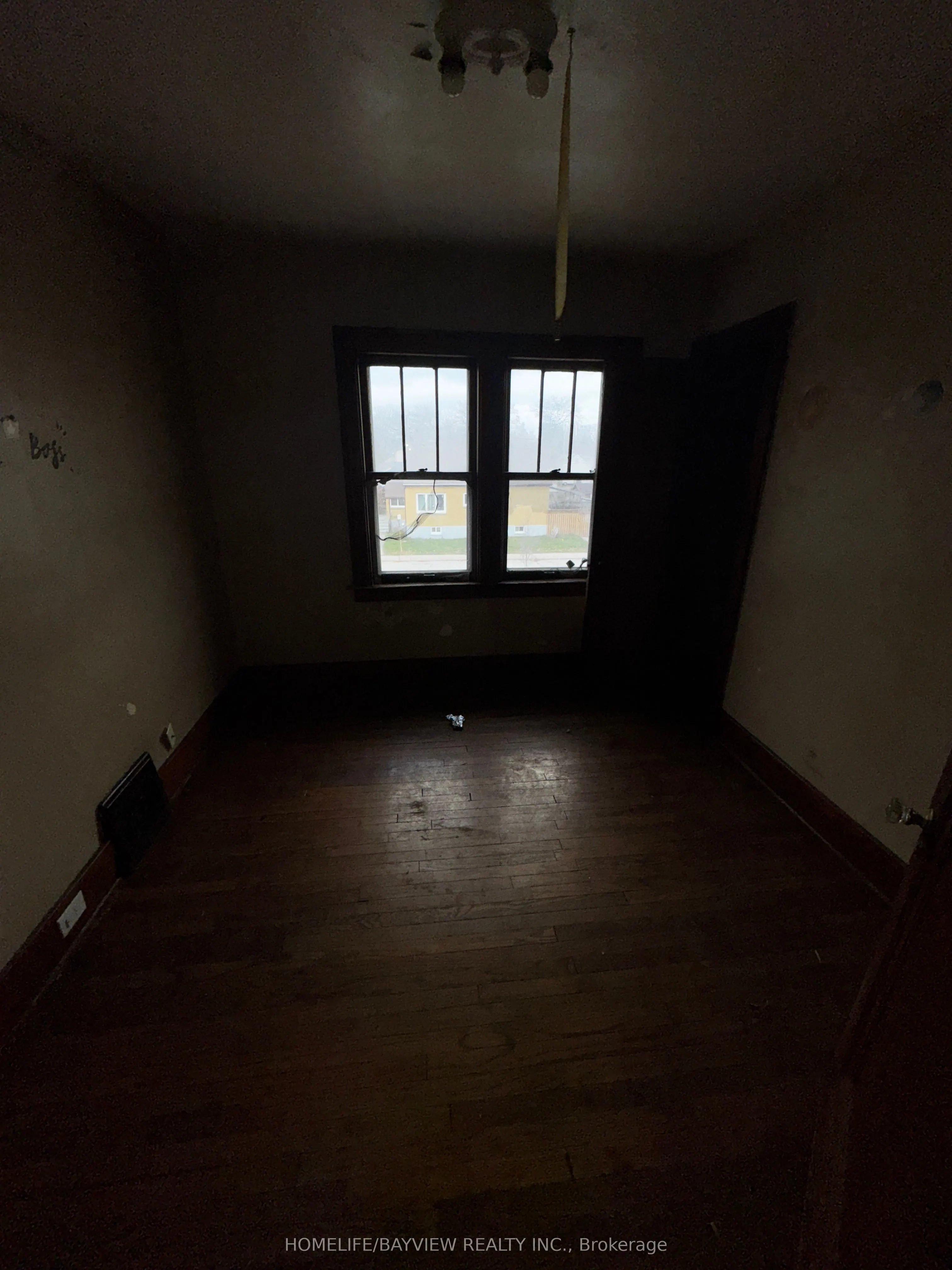 589 Giles Boulevard W