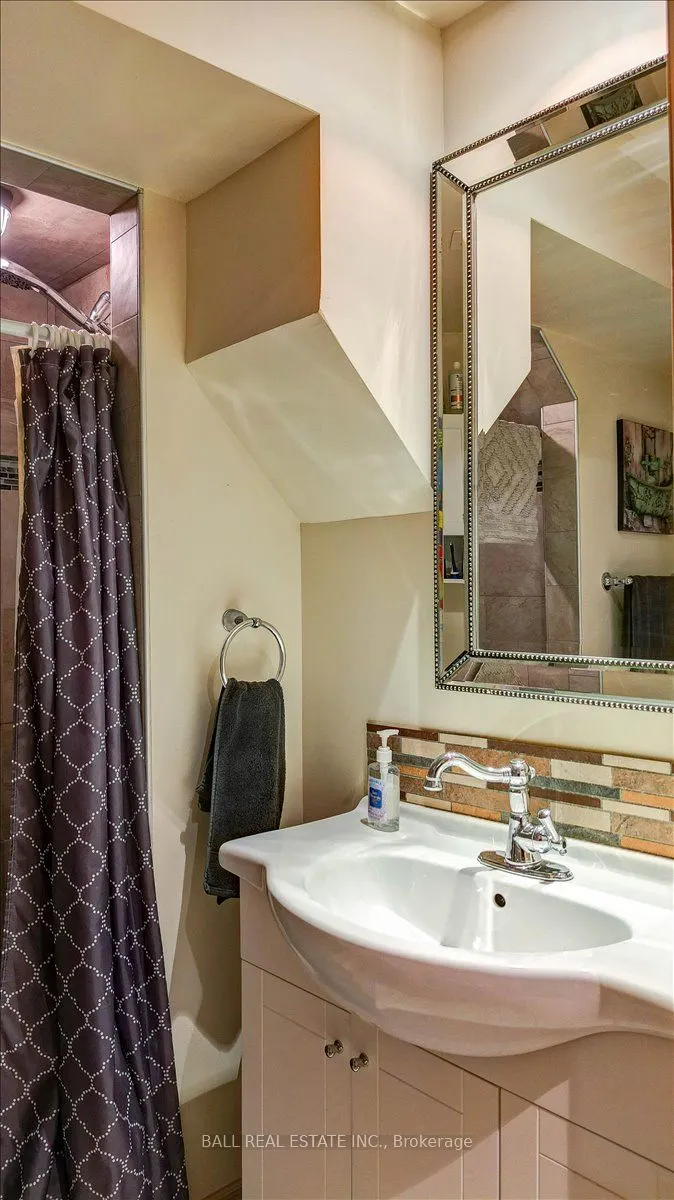 1579 Anstruther Lake Road #18