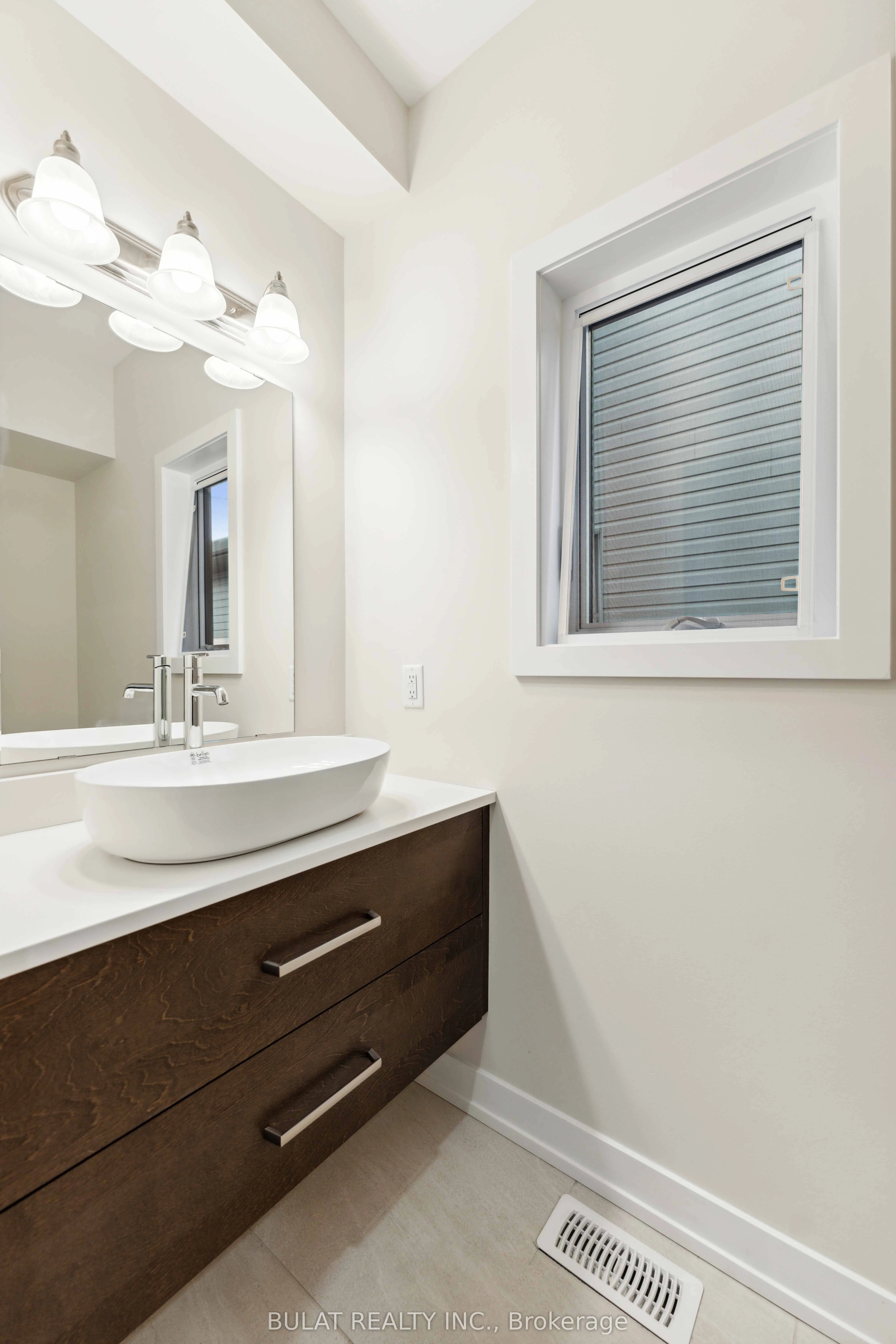 1359 Kitchener Avenue