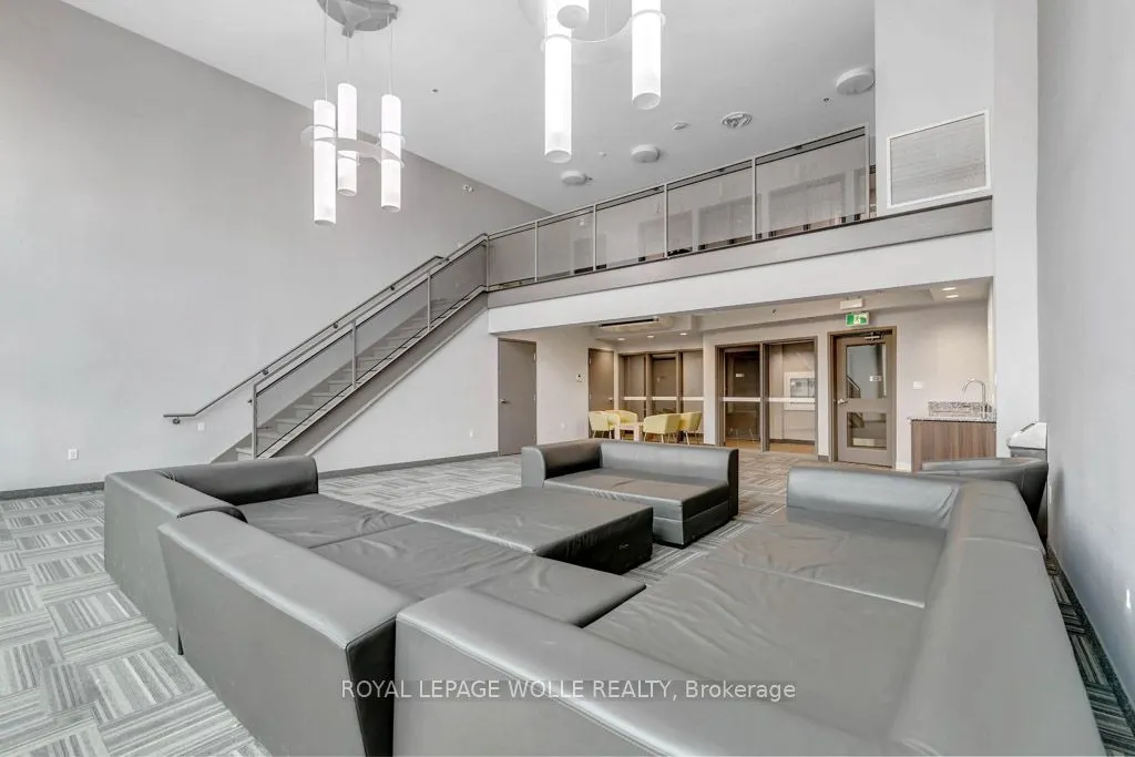280 Lester Street #404
