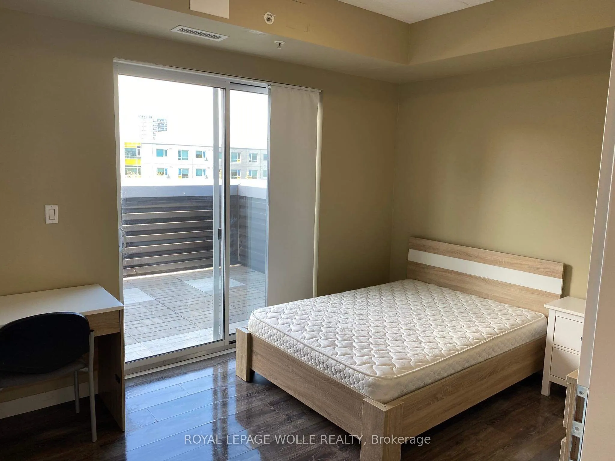 280 Lester Street #404