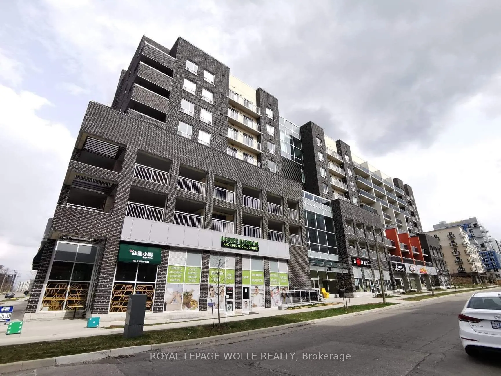 280 Lester Street #404