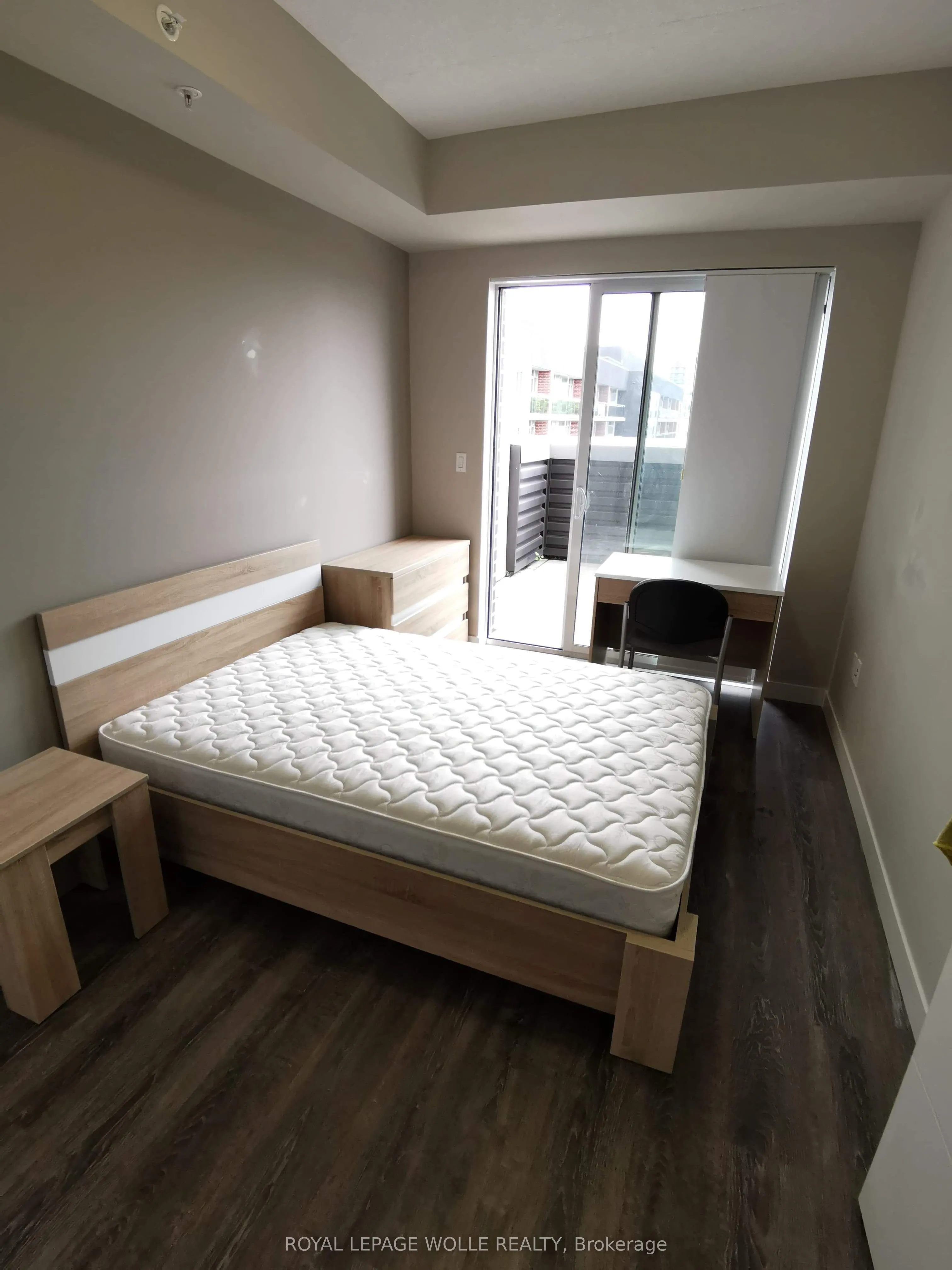 280 Lester Street #404