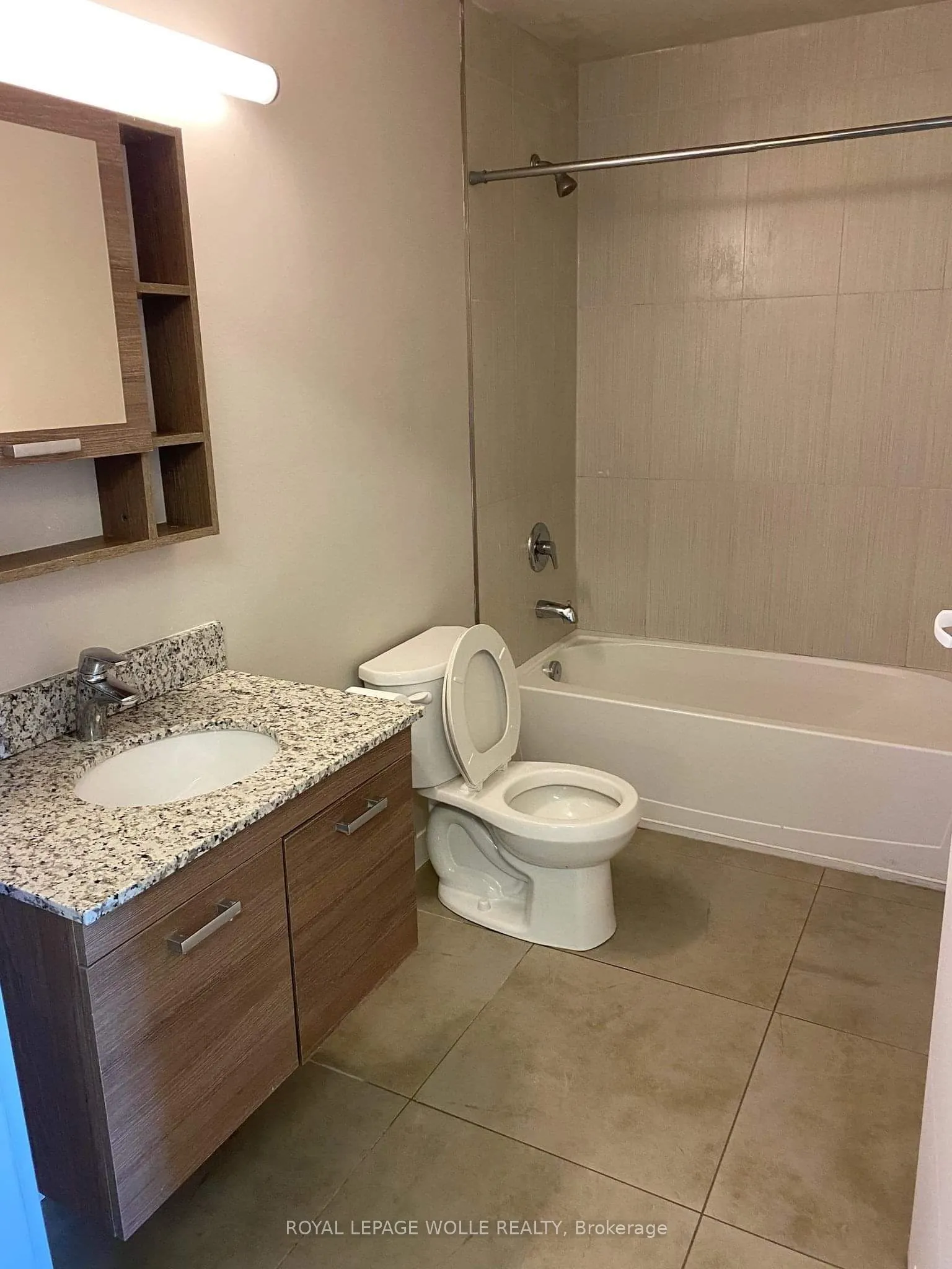 280 Lester Street #404
