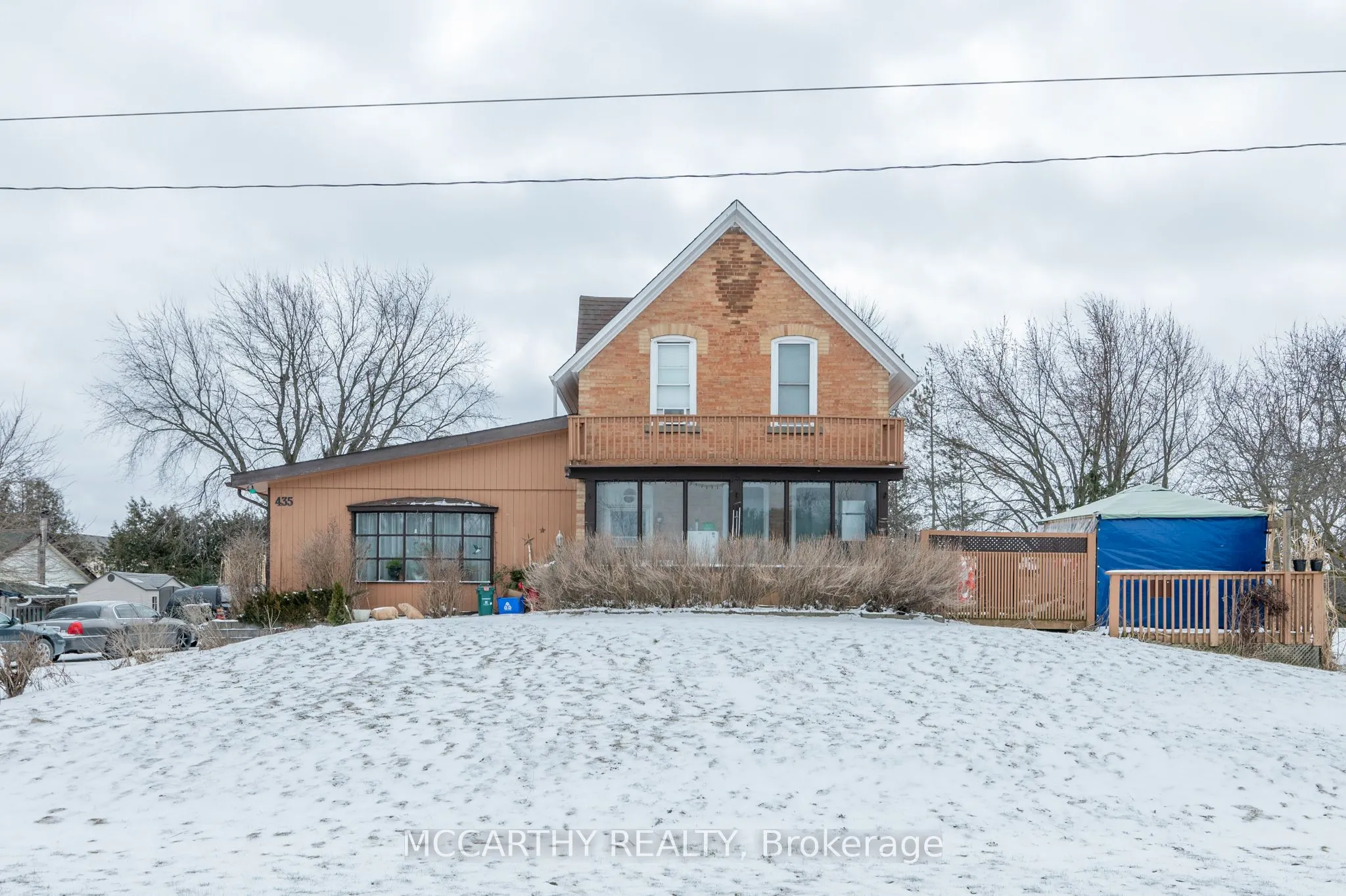 435 Main Street W