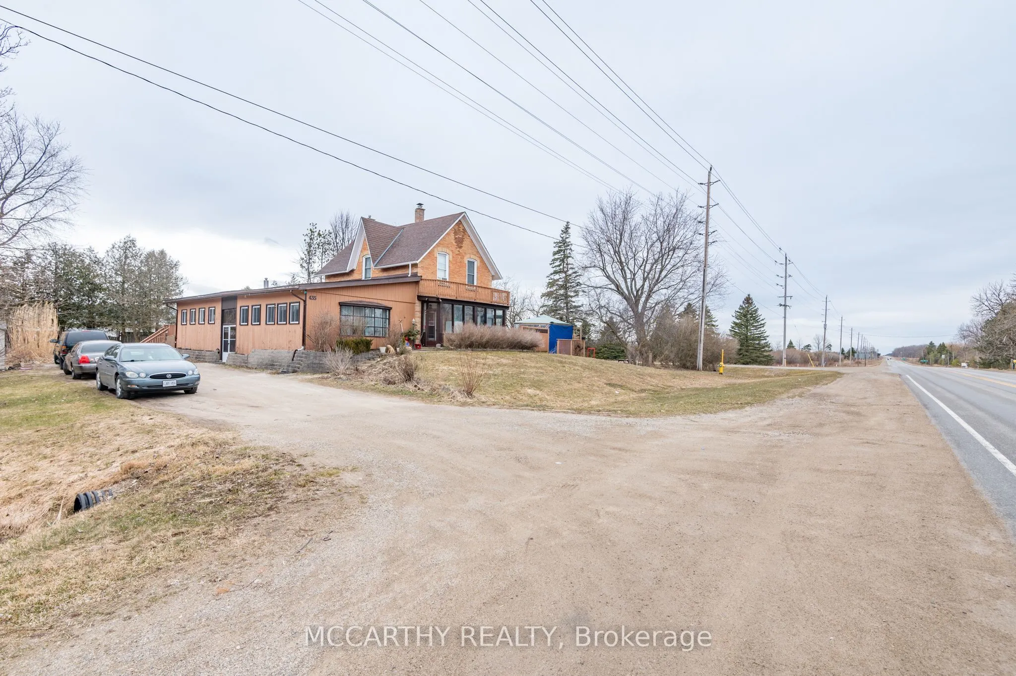 435 Main Street W