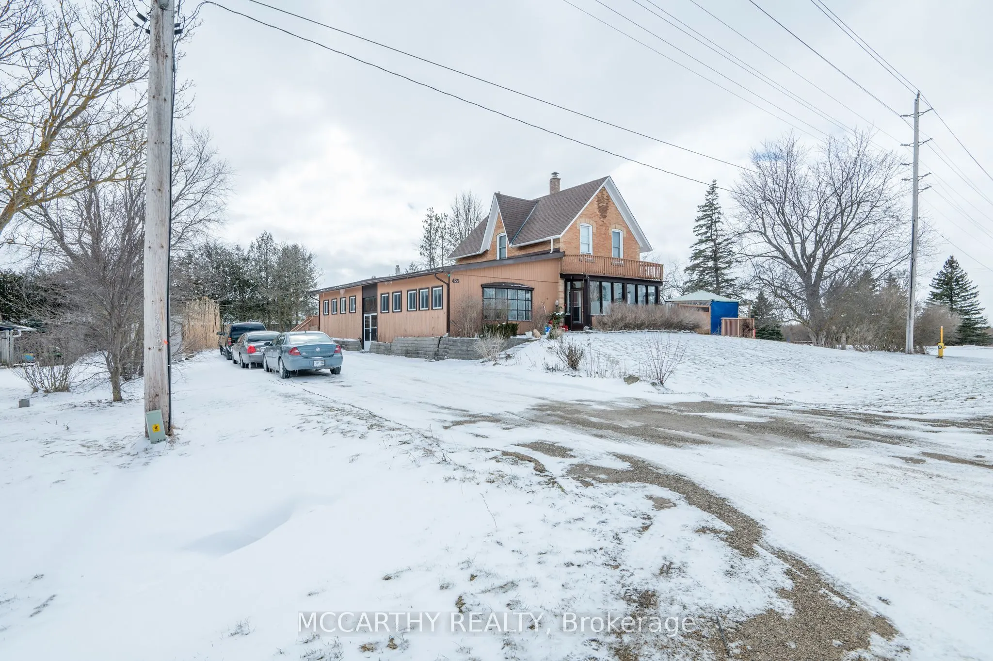 435 Main Street W